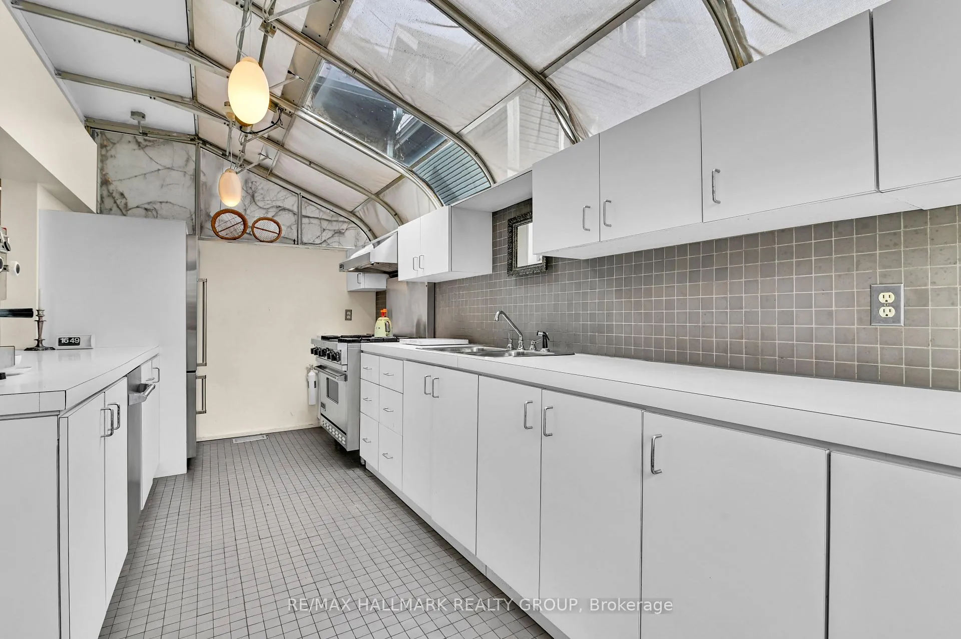 Photo 15 of 231 Mackay Street, Ottawa, New Edinburgh — HOMEH