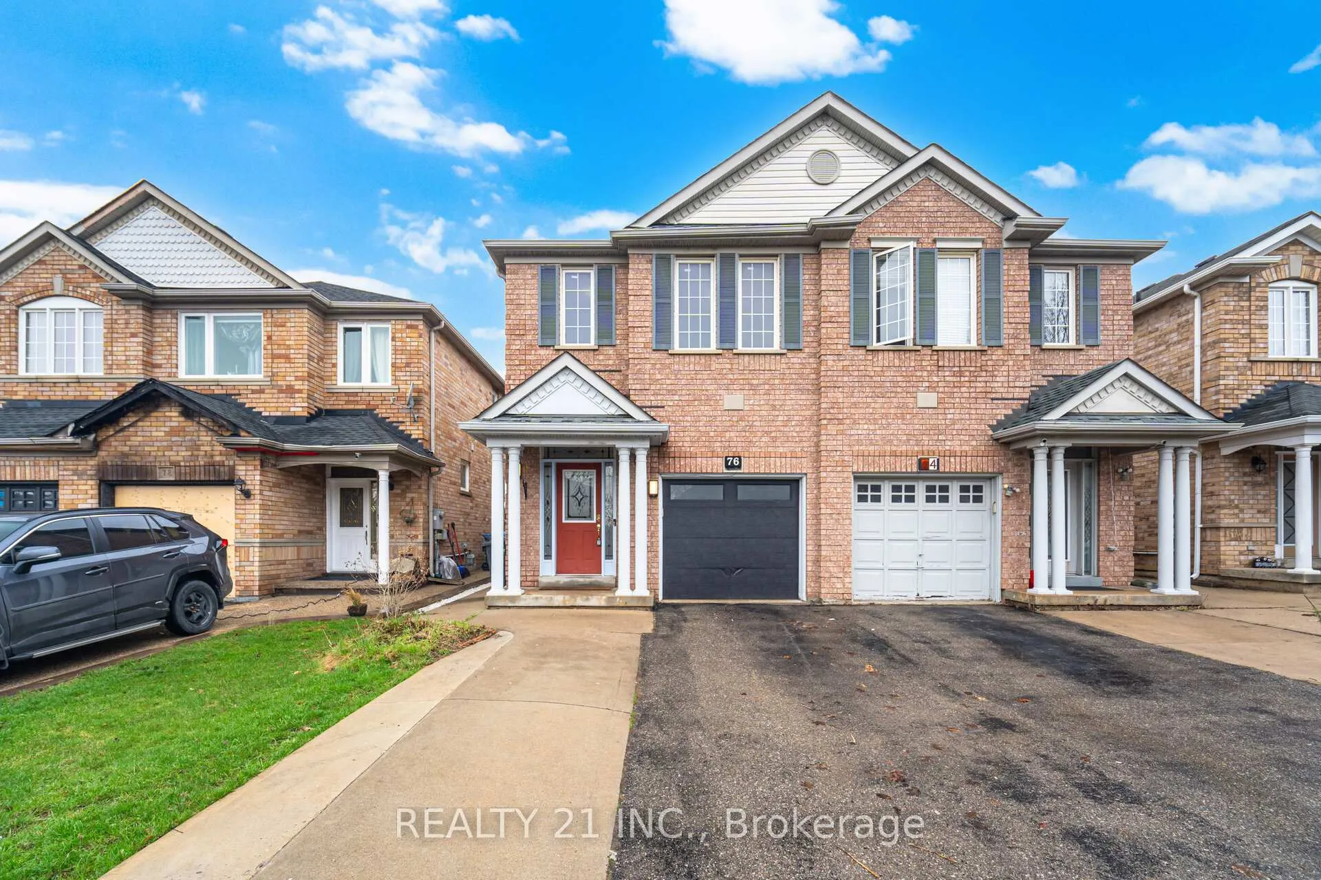 Photo 2 of 76 Sweet Clover Crescent, Brampton, Sandringham-Wellington — HOMEH