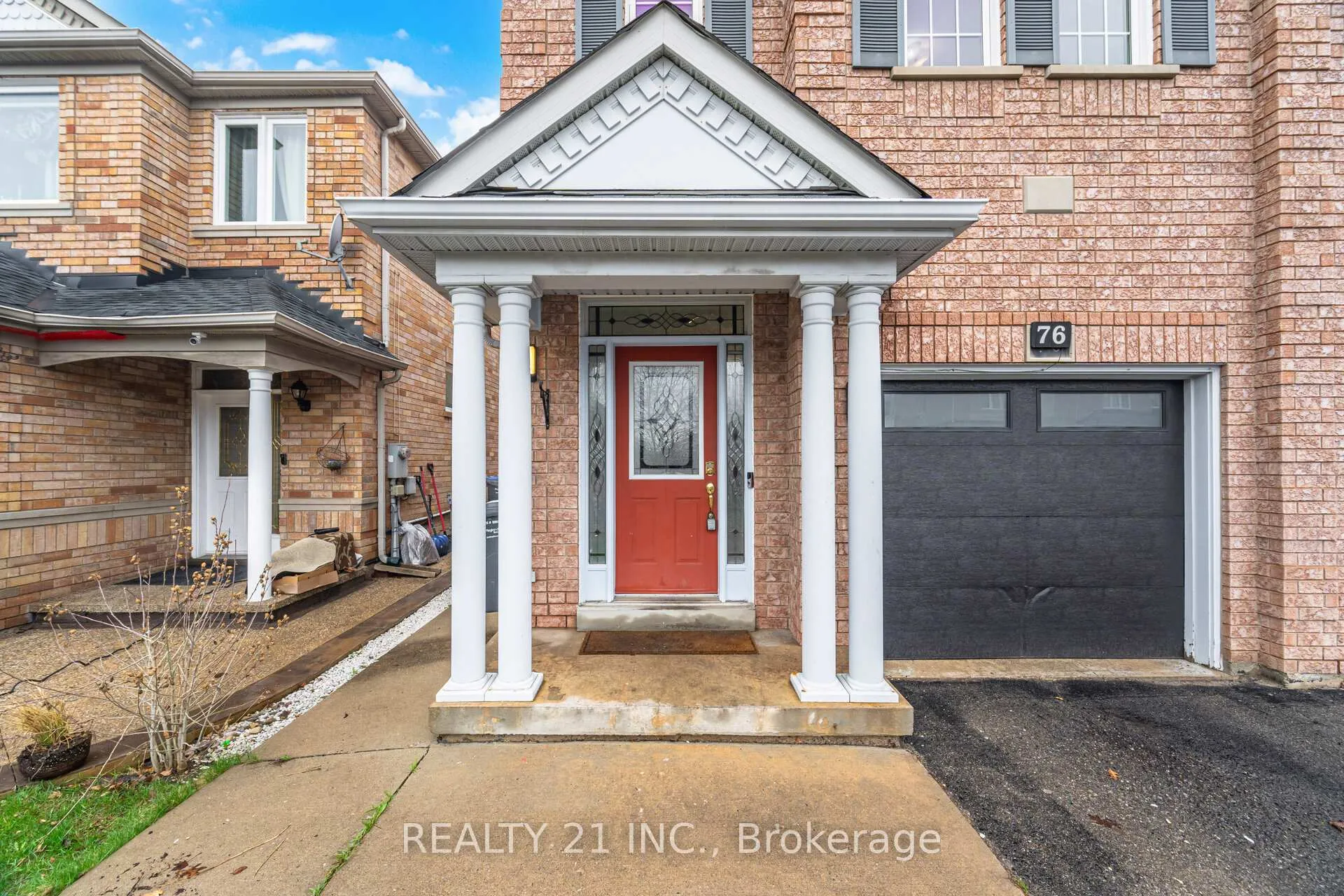 Photo 3 of 76 Sweet Clover Crescent, Brampton, Sandringham-Wellington — HOMEH