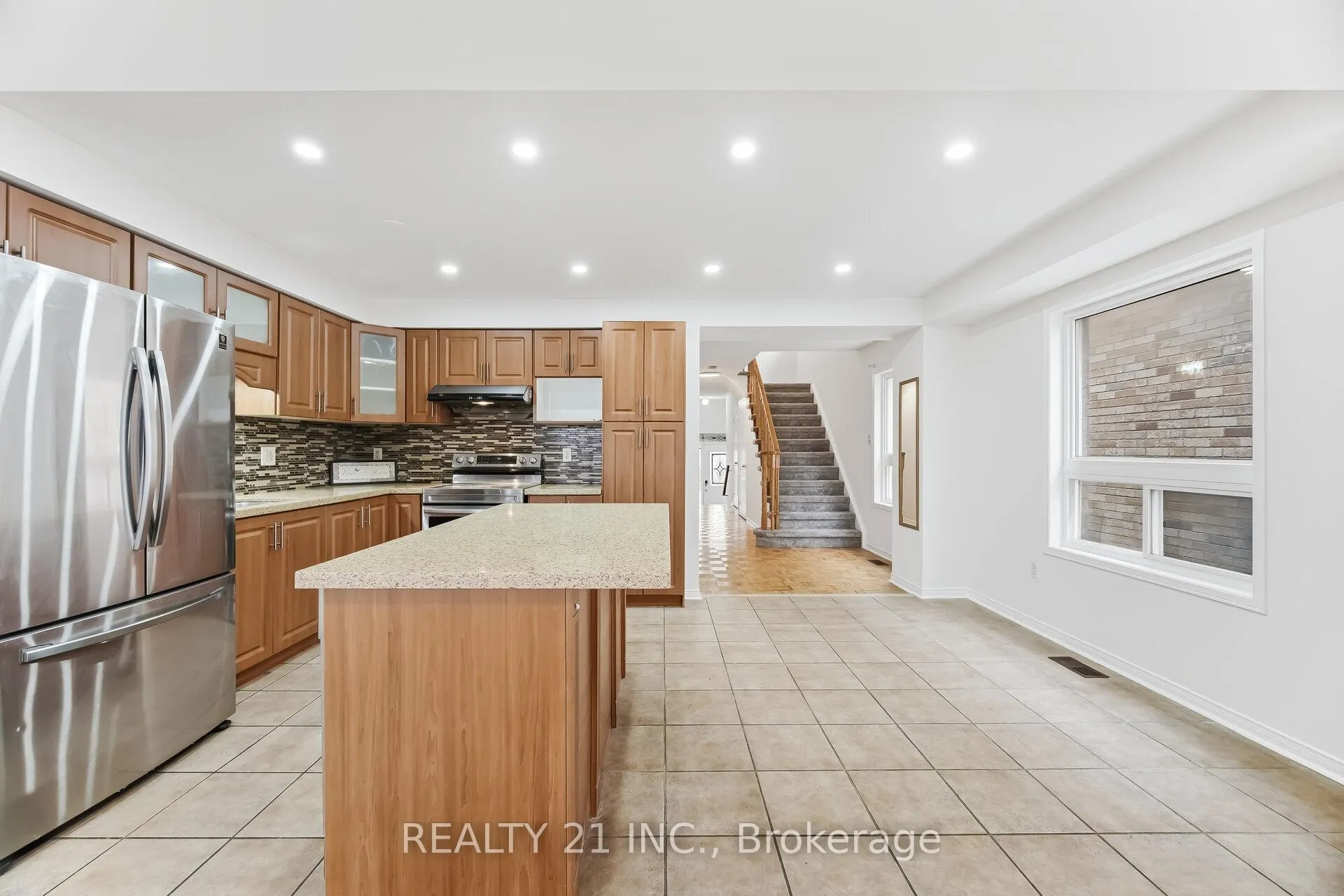 Photo 7 of 76 Sweet Clover Crescent, Brampton, Sandringham-Wellington — HOMEH
