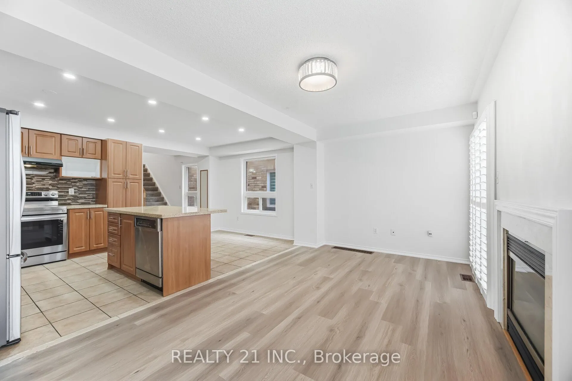 Photo 14 of 76 Sweet Clover Crescent, Brampton, Sandringham-Wellington — HOMEH