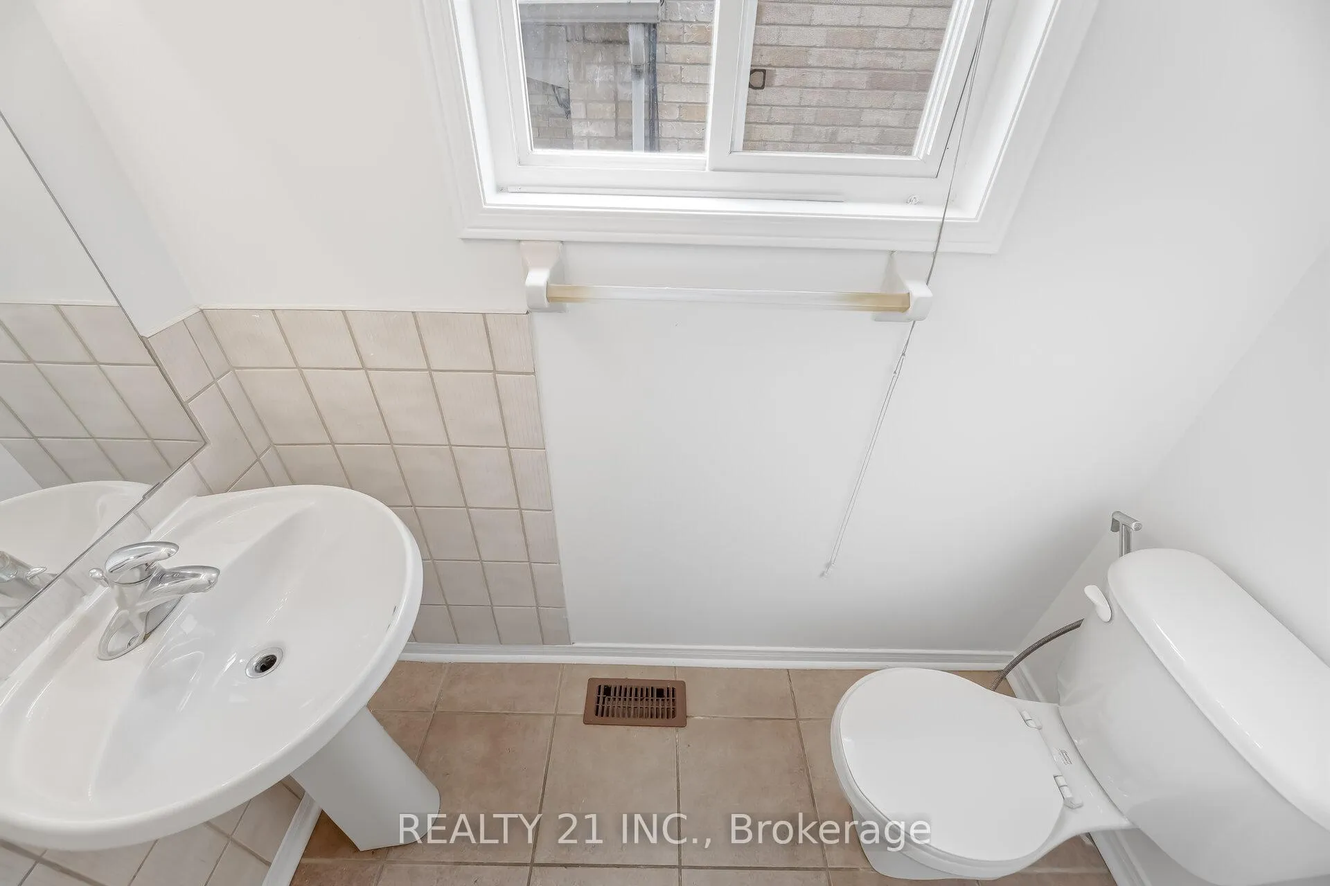 Photo 15 of 76 Sweet Clover Crescent, Brampton, Sandringham-Wellington — HOMEH
