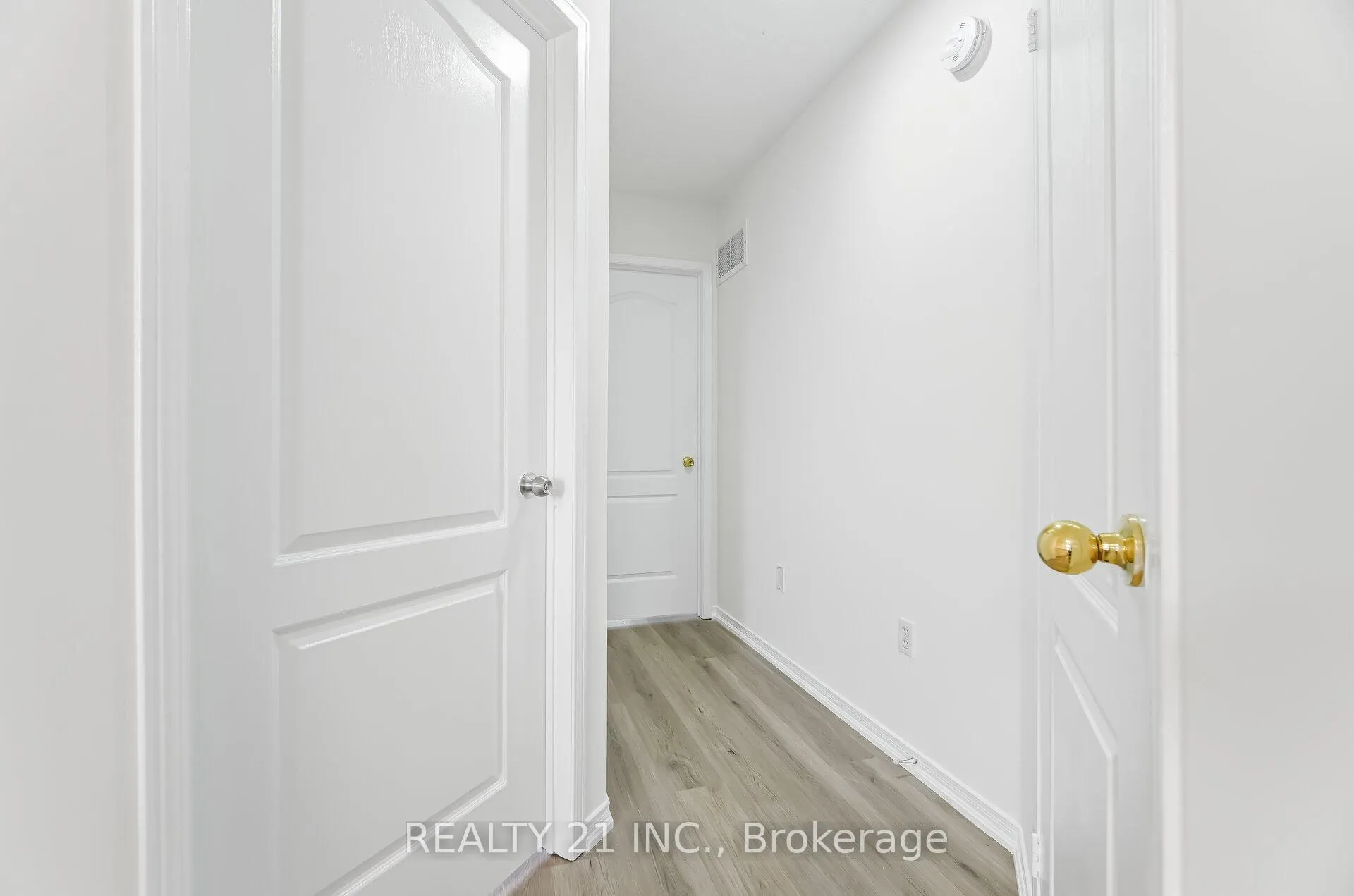 Photo 20 of 76 Sweet Clover Crescent, Brampton, Sandringham-Wellington — HOMEH