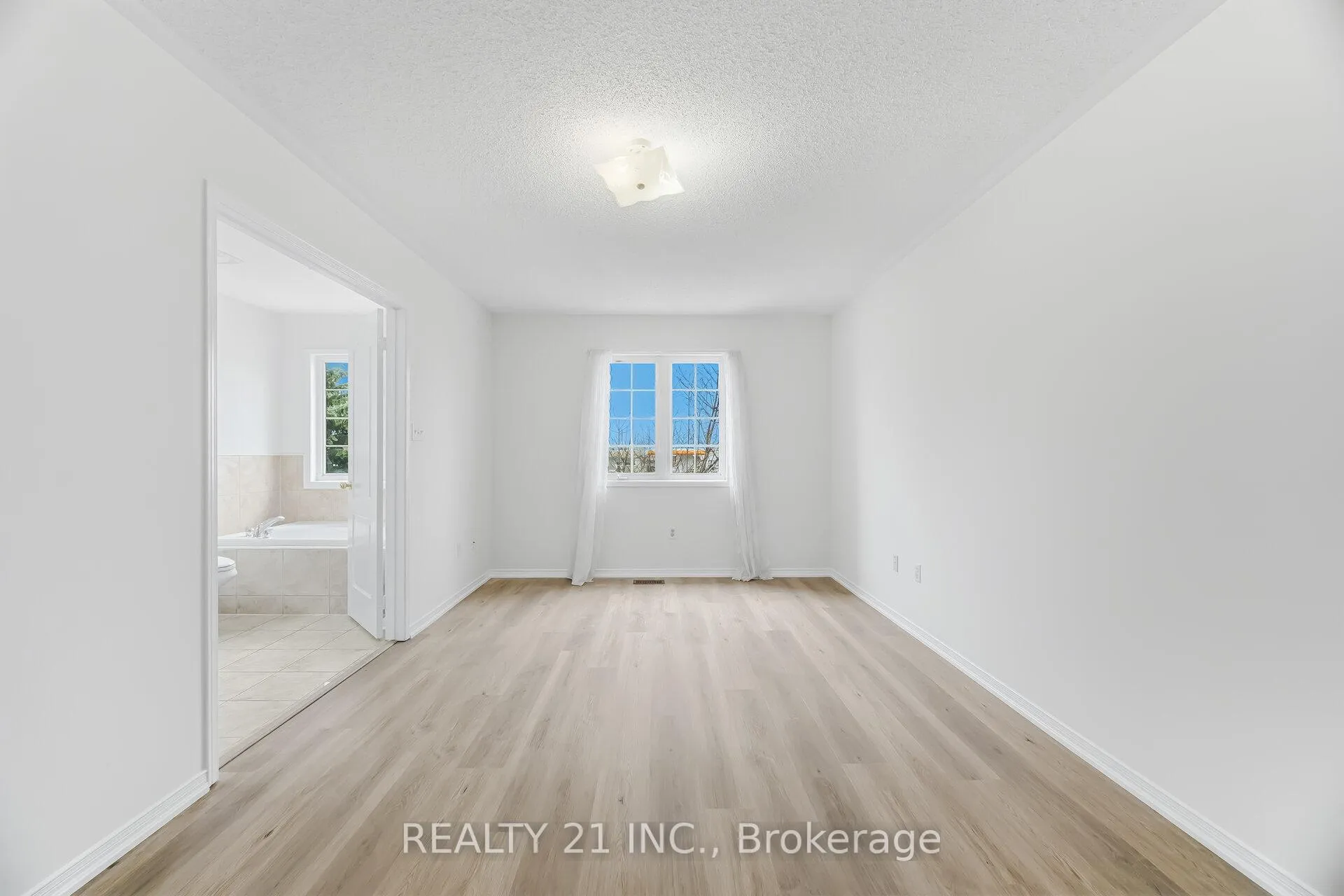 Photo 21 of 76 Sweet Clover Crescent, Brampton, Sandringham-Wellington — HOMEH