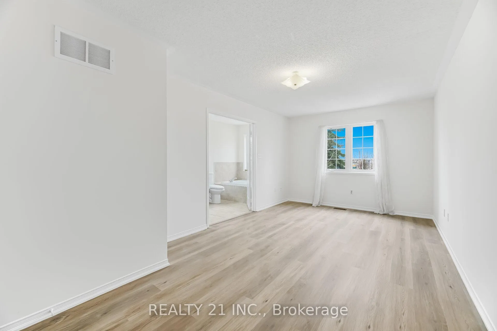 Photo 24 of 76 Sweet Clover Crescent, Brampton, Sandringham-Wellington — HOMEH