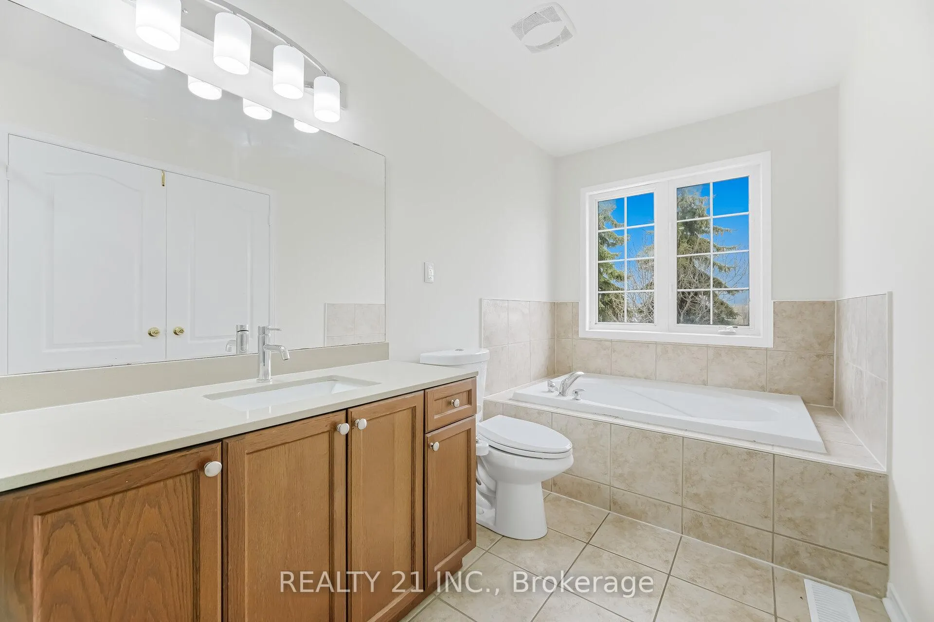 Photo 25 of 76 Sweet Clover Crescent, Brampton, Sandringham-Wellington — HOMEH