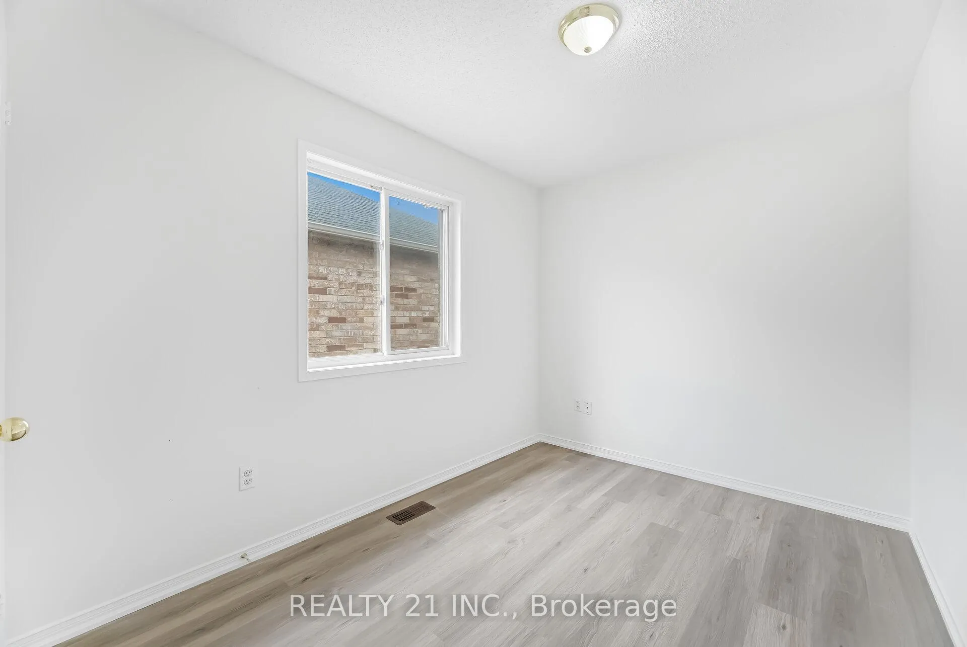 Photo 28 of 76 Sweet Clover Crescent, Brampton, Sandringham-Wellington — HOMEH