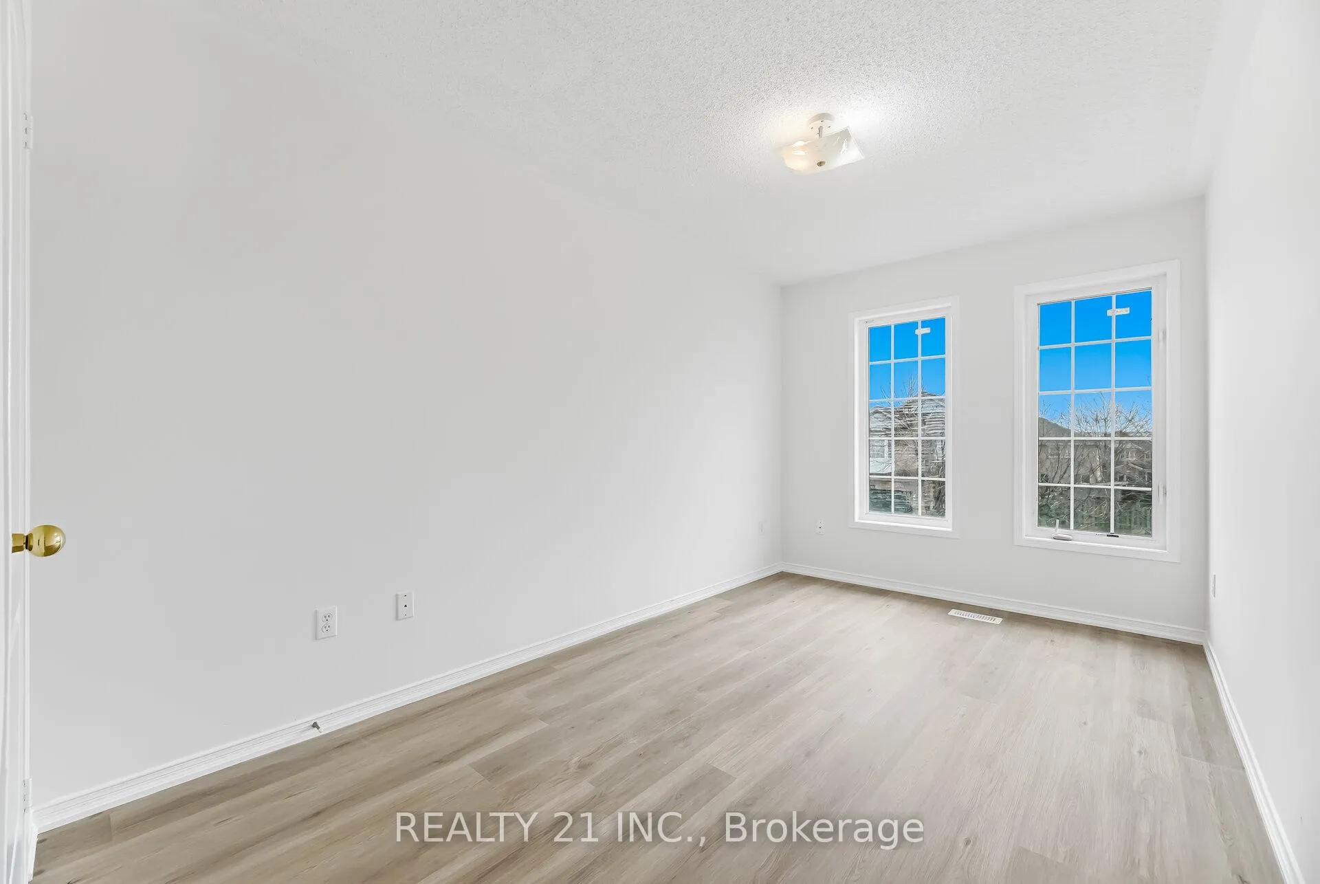 Photo 30 of 76 Sweet Clover Crescent, Brampton, Sandringham-Wellington — HOMEH