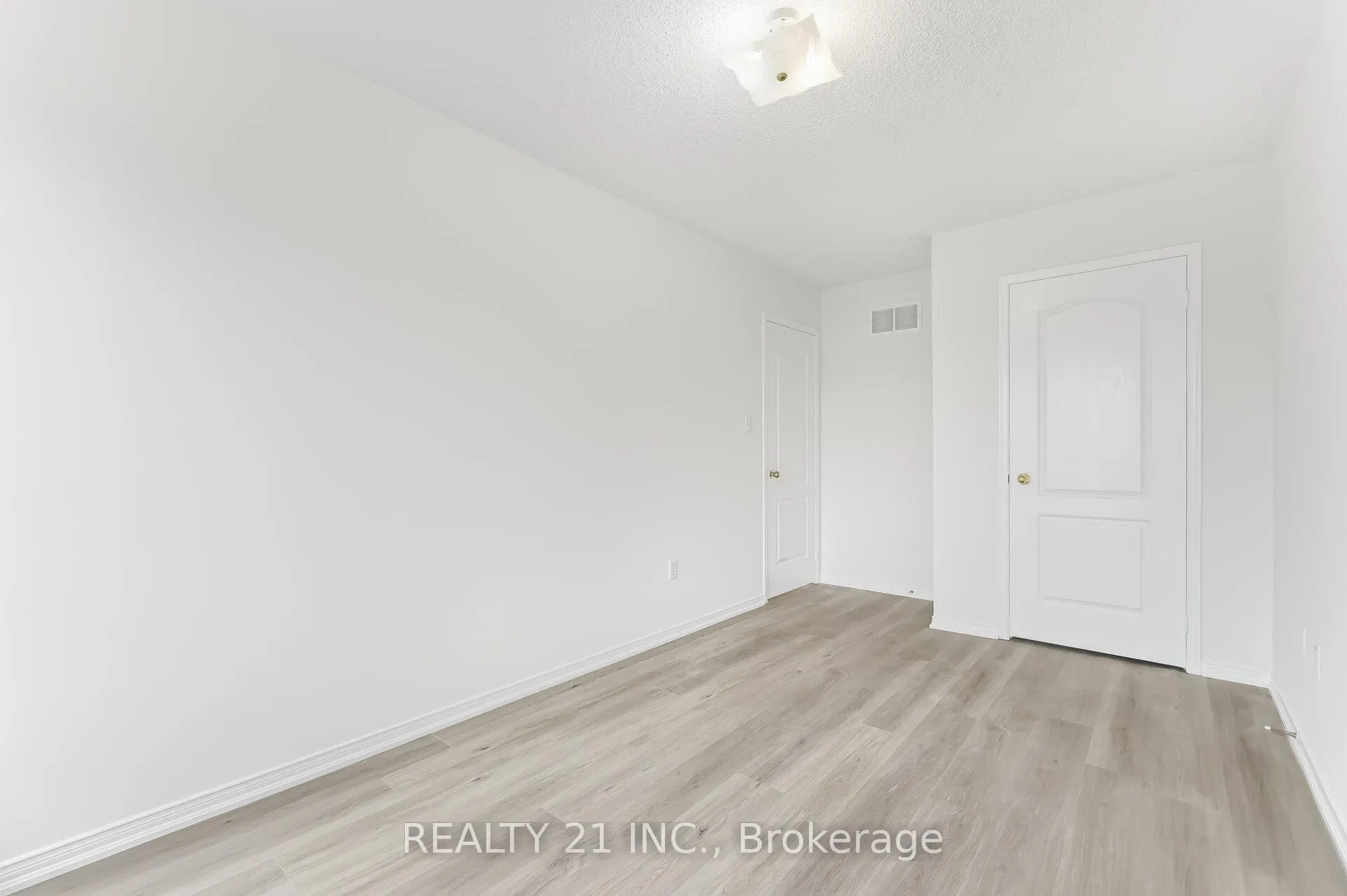 Photo 31 of 76 Sweet Clover Crescent, Brampton, Sandringham-Wellington — HOMEH