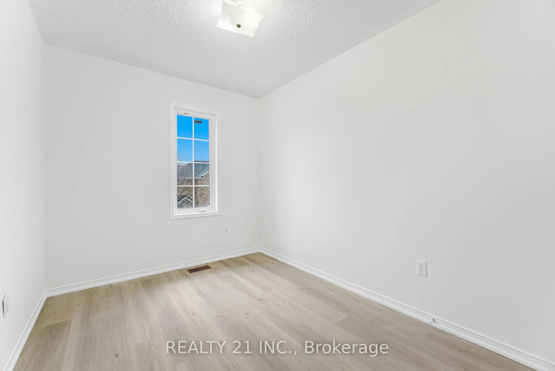 Photo 32 of 76 Sweet Clover Crescent, Brampton, Sandringham-Wellington — HOMEH