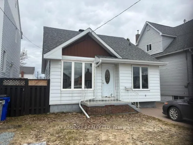 Front of 411 Maple Street S