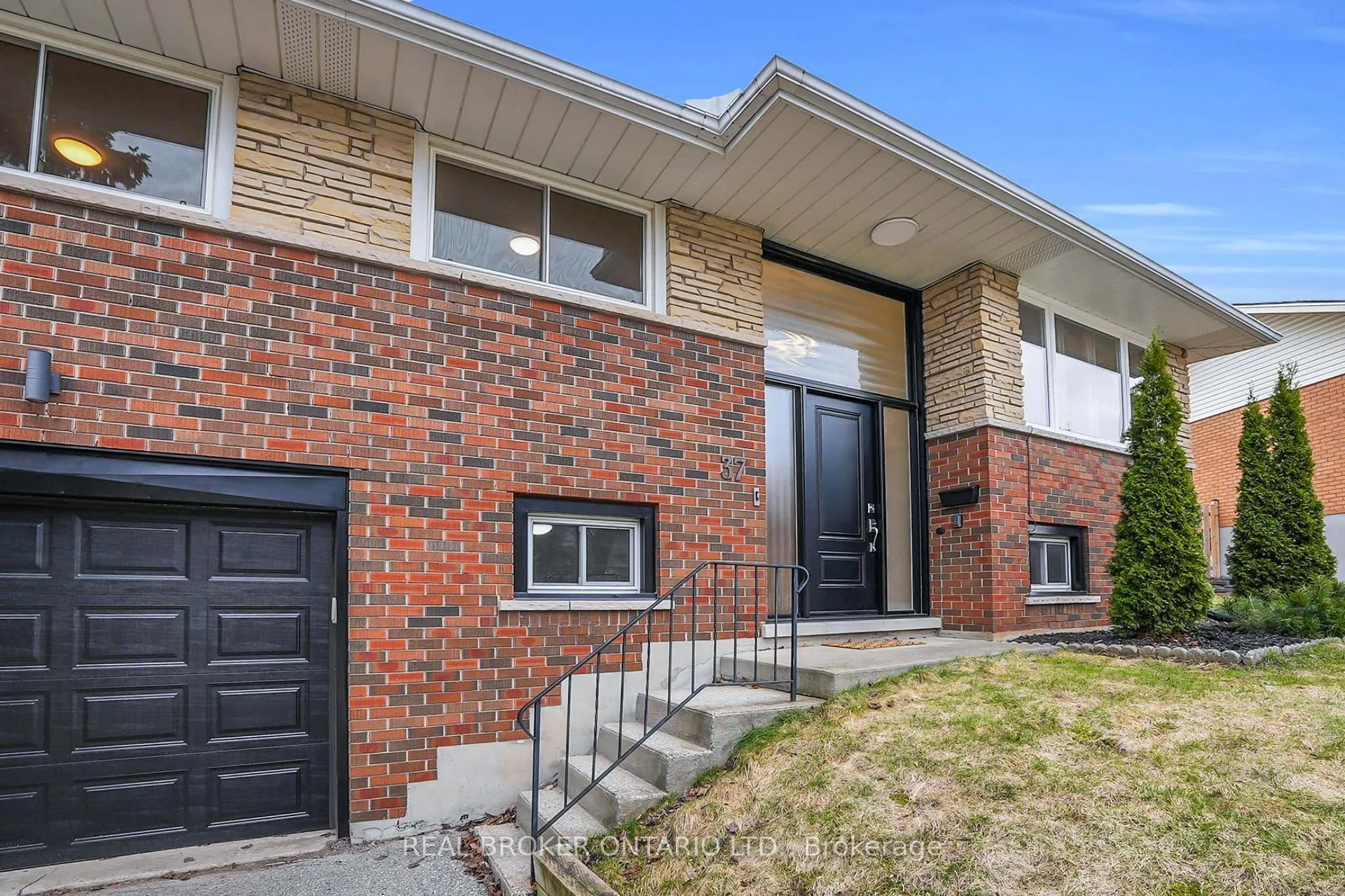 Photo 5 of 37 Nicklin Crescent, Guelph, Riverside Park — HOMEH