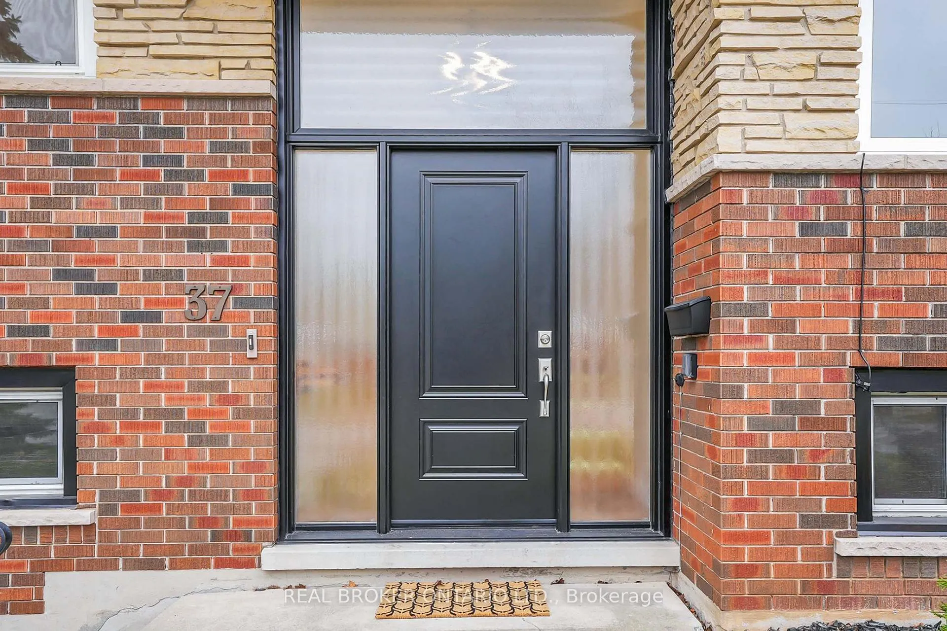 Photo 6 of 37 Nicklin Crescent, Guelph, Riverside Park — HOMEH