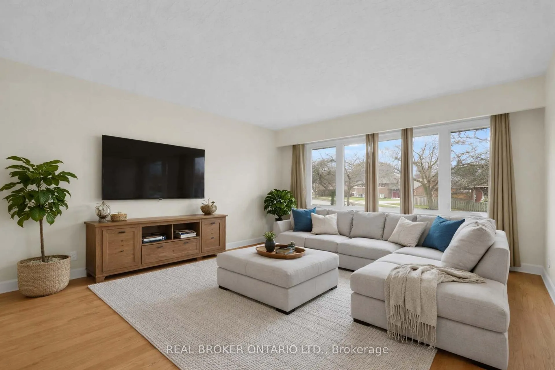 Photo 8 of 37 Nicklin Crescent, Guelph, Riverside Park — HOMEH