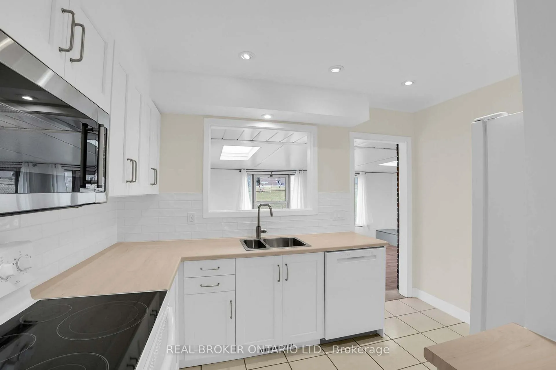 Photo 18 of 37 Nicklin Crescent, Guelph, Riverside Park — HOMEH