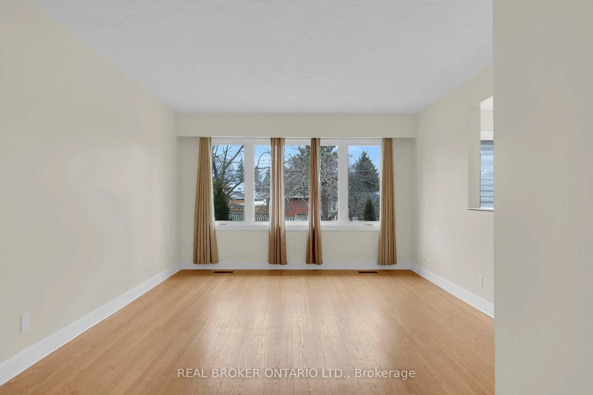 Photo 24 of 37 Nicklin Crescent, Guelph, Riverside Park — HOMEH