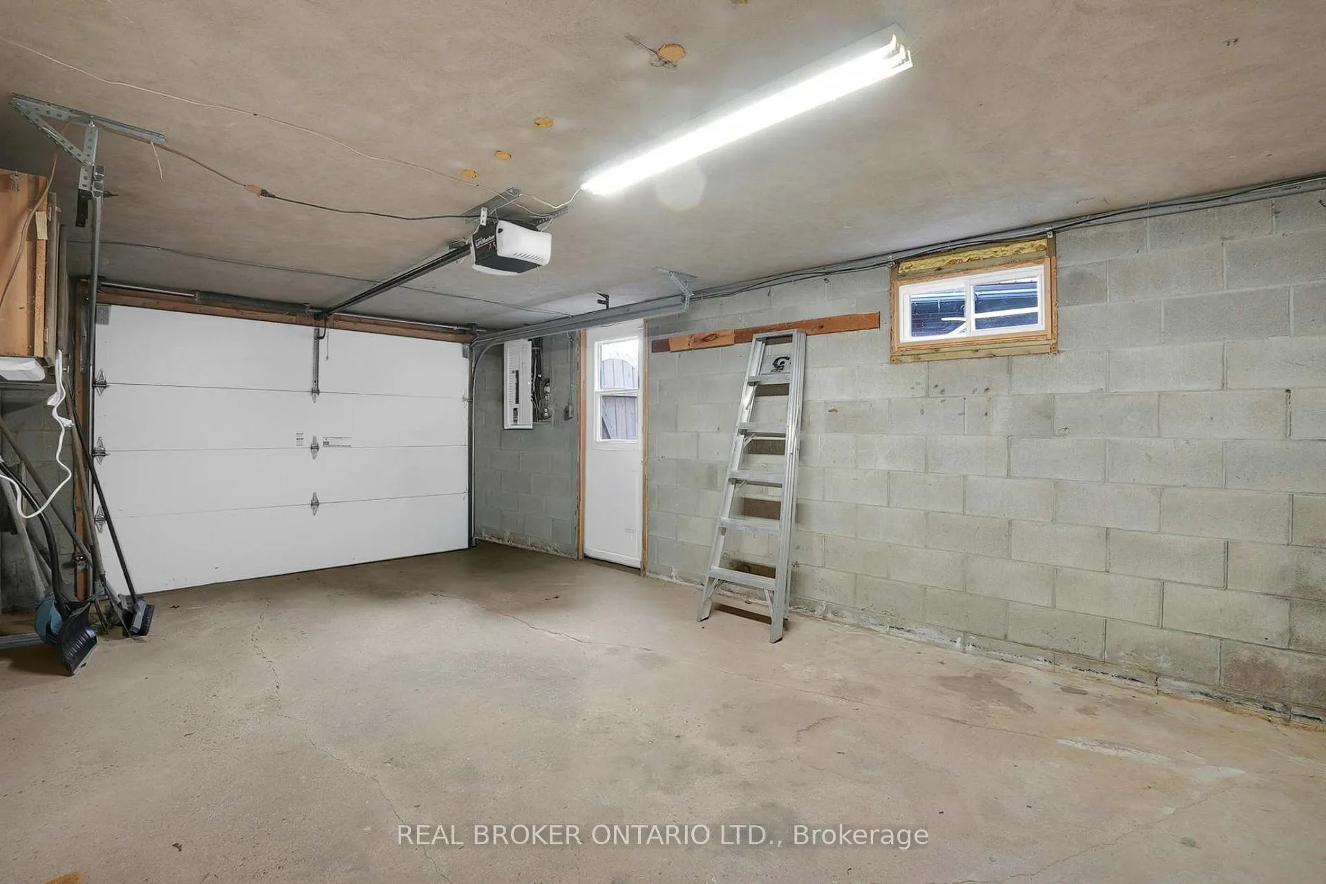 Photo 32 of 37 Nicklin Crescent, Guelph, Riverside Park — HOMEH