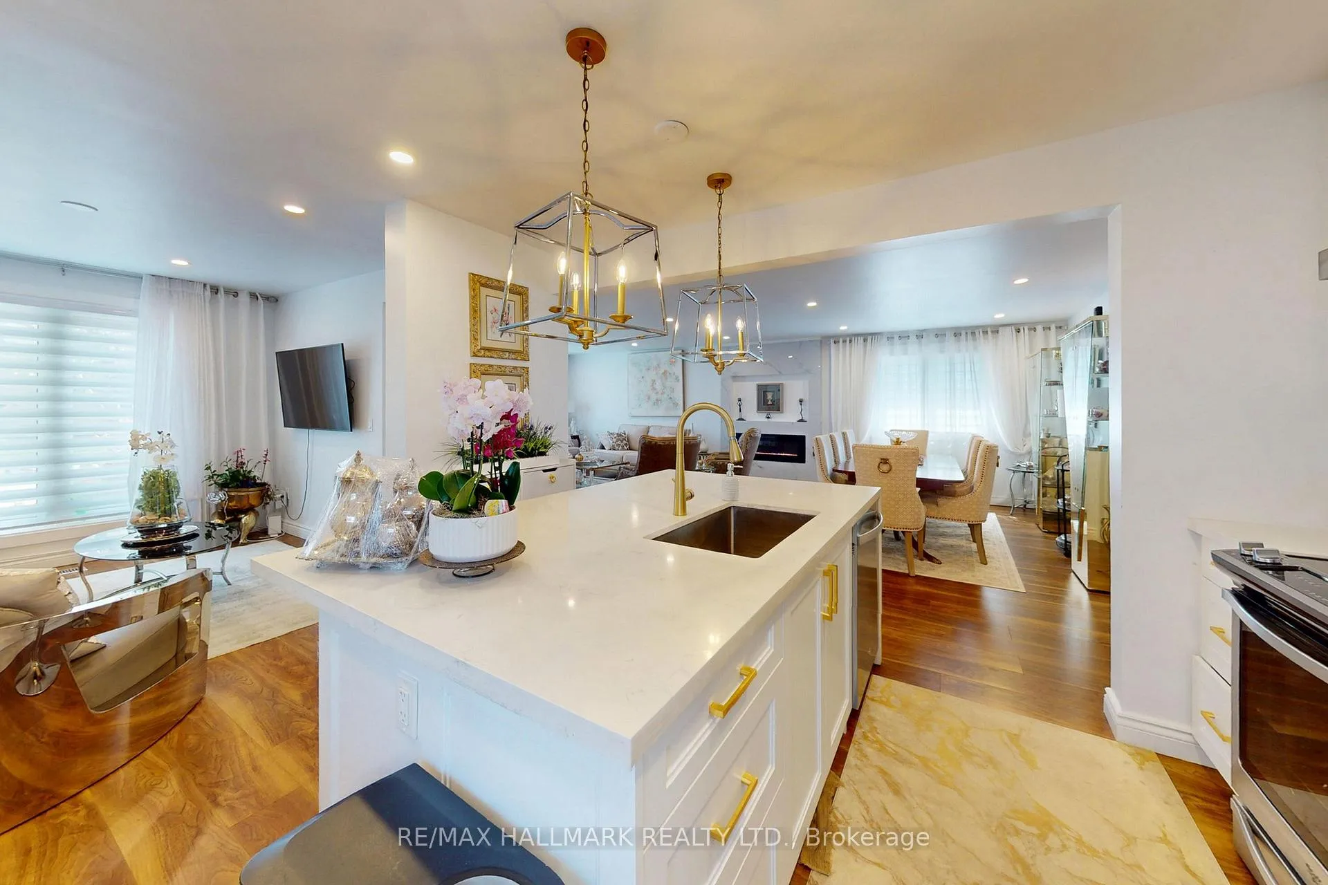 Photo 6 of 96 Searle Avenue, North York, Bathurst Manor — HOMEH