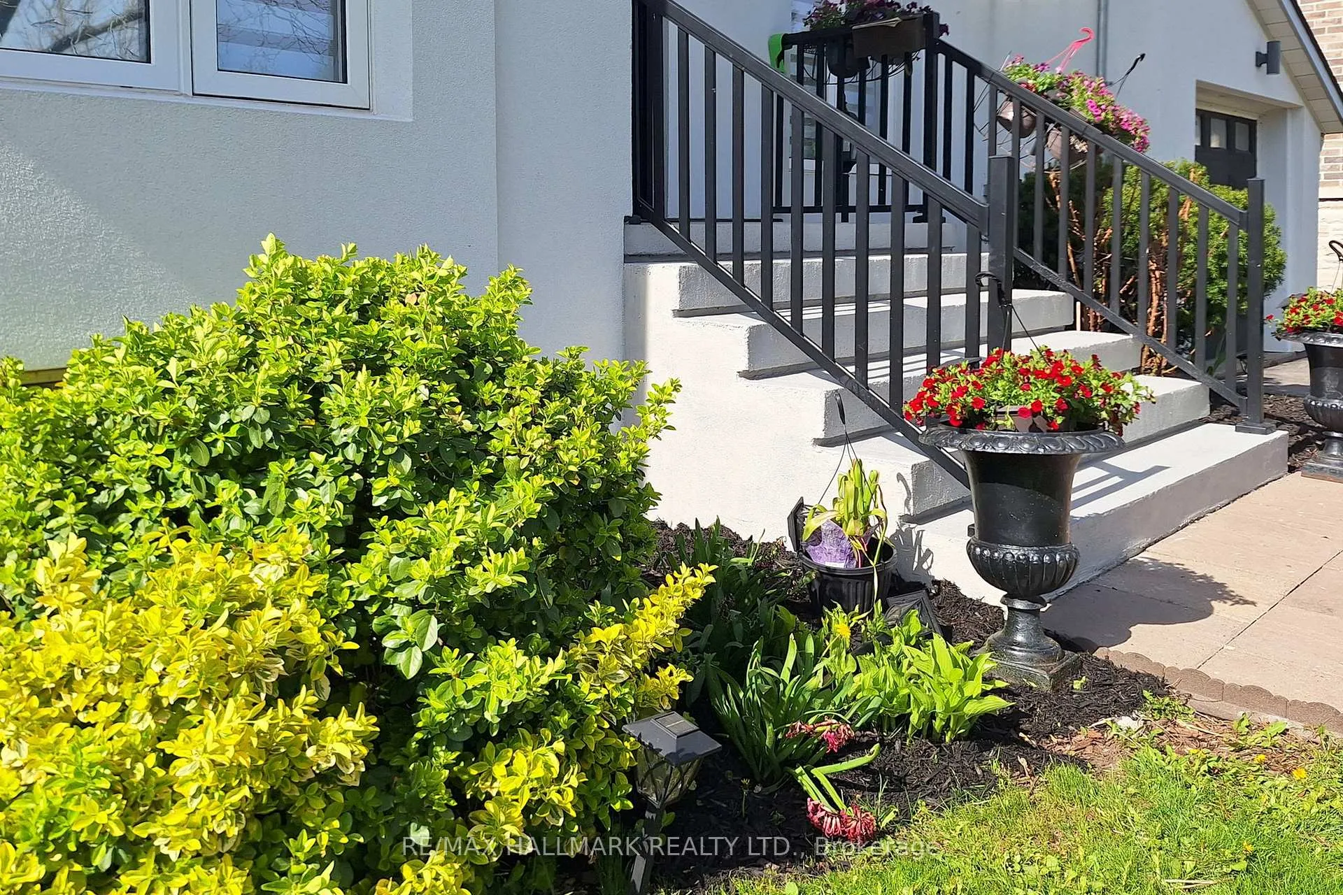Photo 10 of 96 Searle Avenue, North York, Bathurst Manor — HOMEH