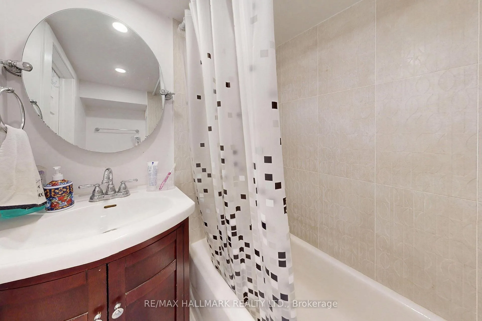 Photo 25 of 96 Searle Avenue, North York, Bathurst Manor — HOMEH
