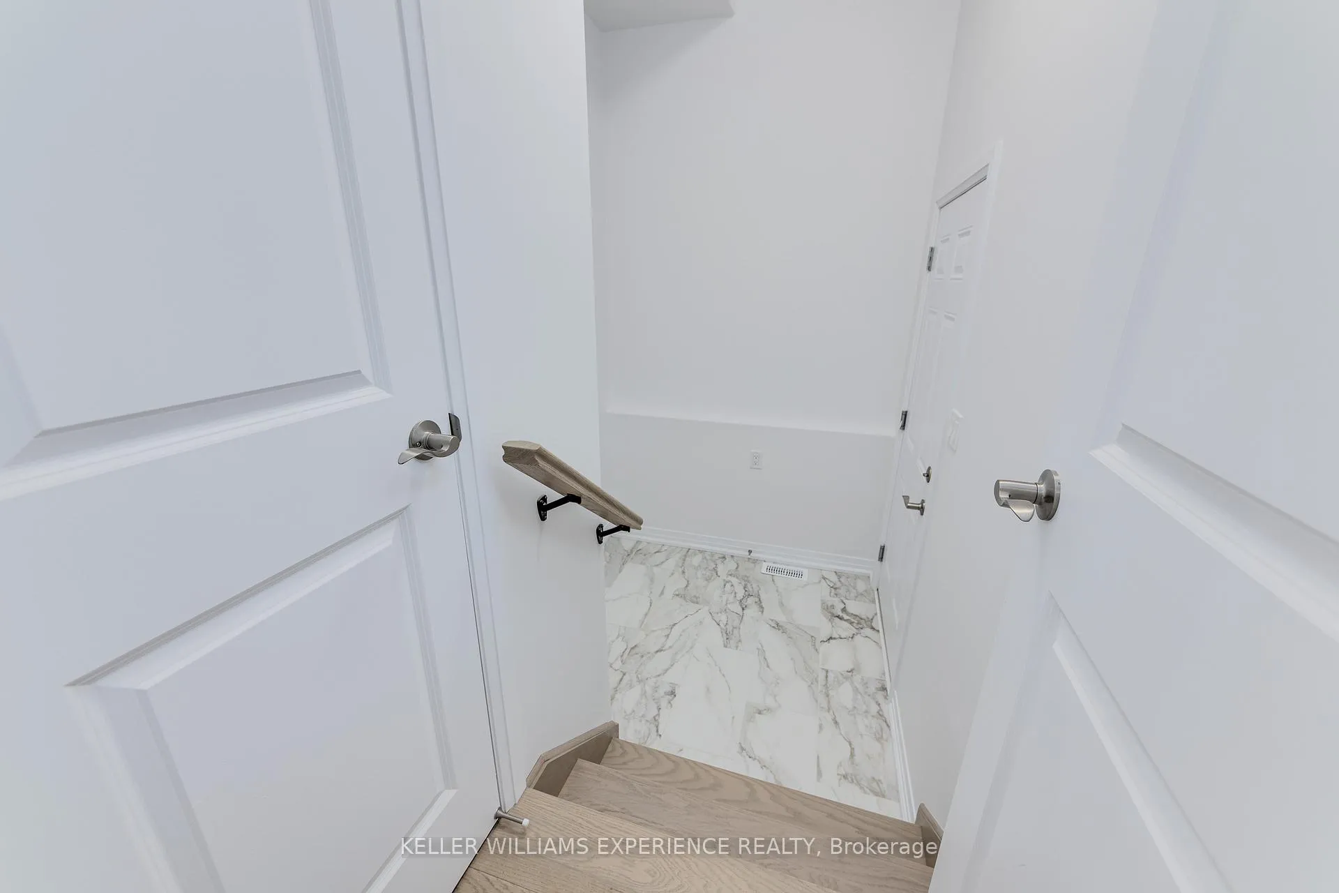 Photo 17 of 54 Sagewood Avenue, Barrie, Rural Barrie Southeast — HOMEH