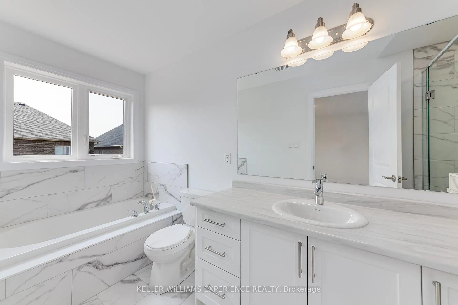 Photo 23 of 54 Sagewood Avenue, Barrie, Rural Barrie Southeast — HOMEH