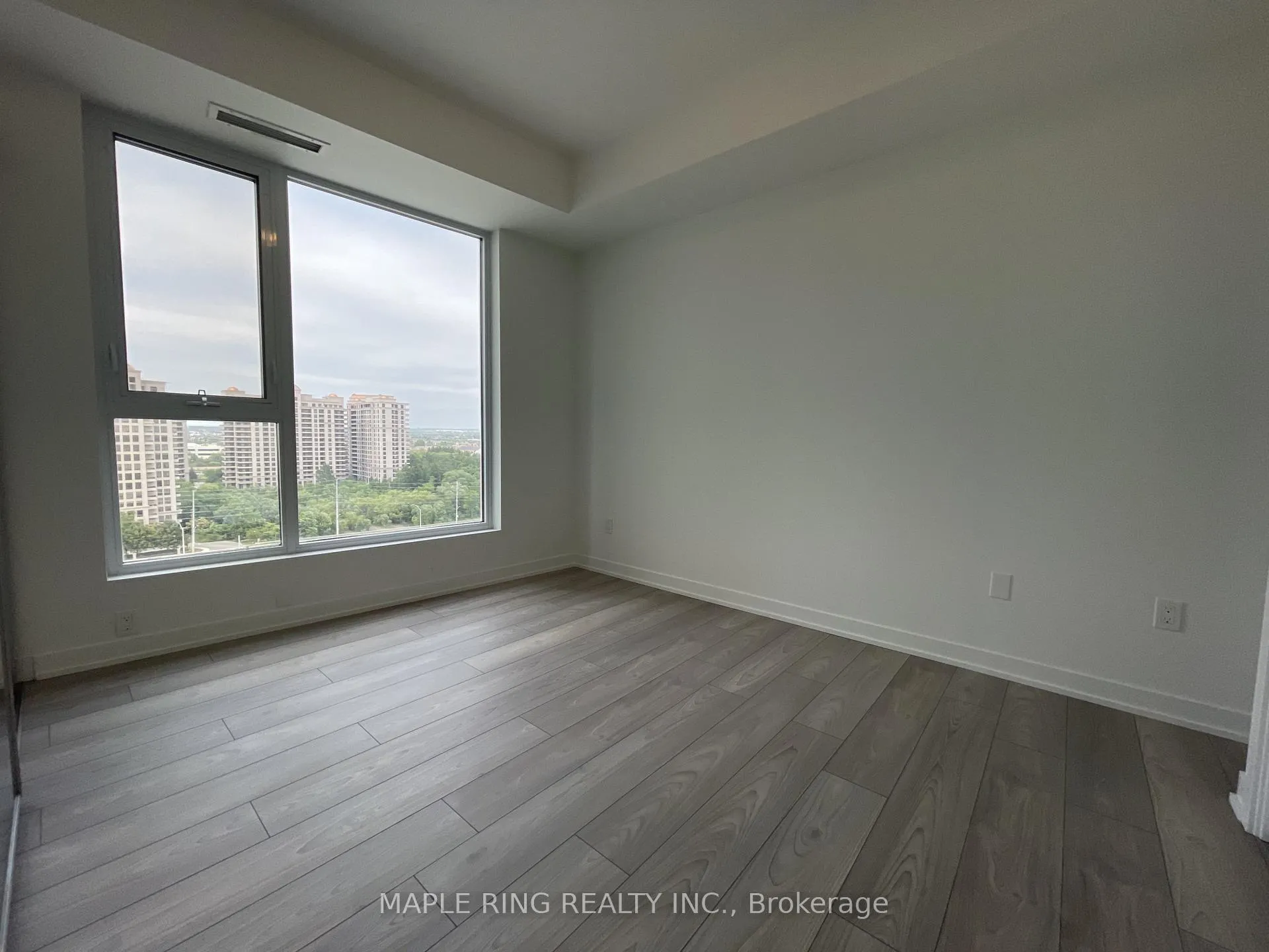 Photo 5 of Unit 1103, 474 Caldari Road, Vaughan, Concord — HOMEH
