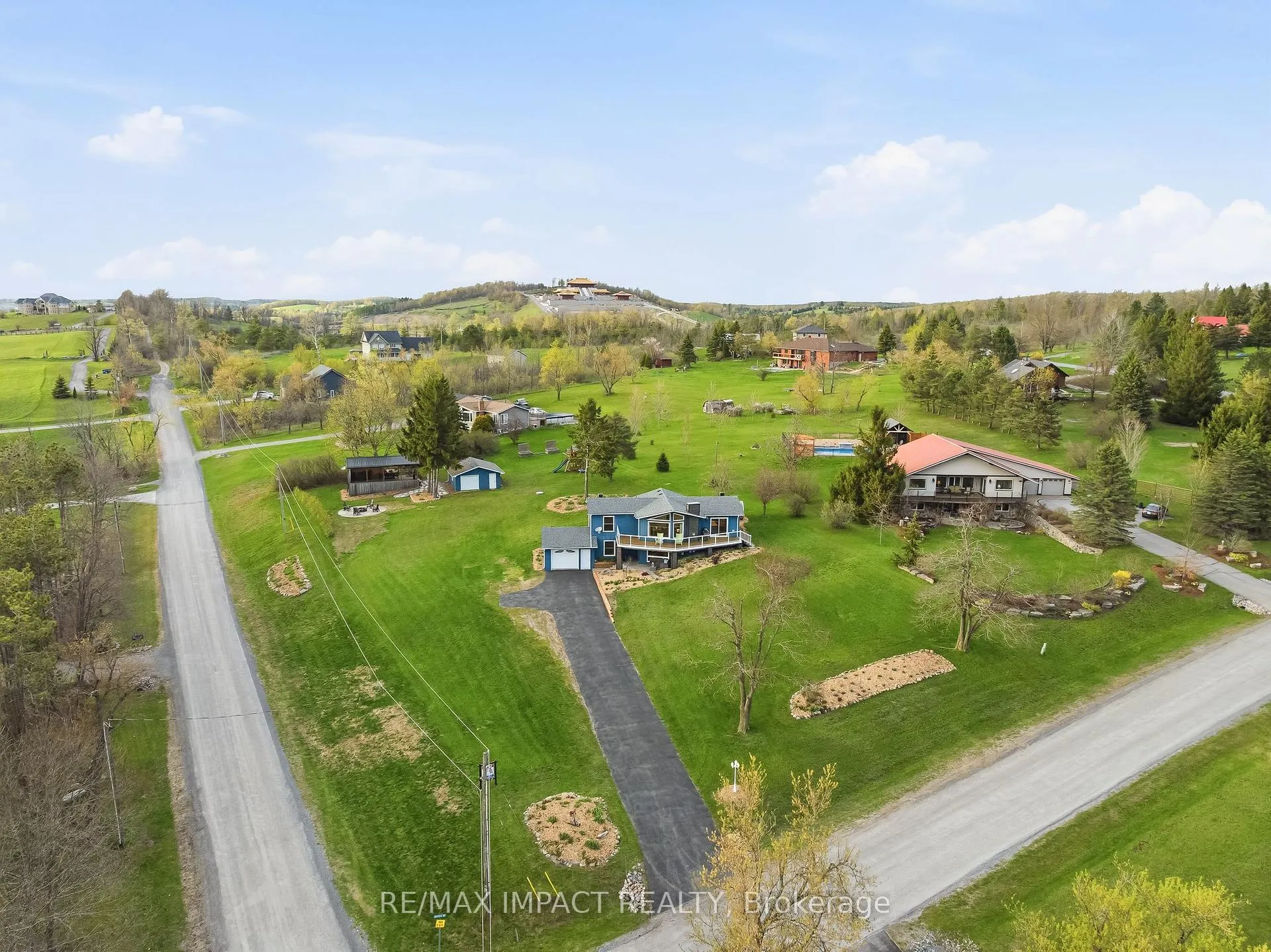 Photo 5 of 2 Skiview Drive, Cavan Monaghan, Rural Cavan Monaghan — HOMEH