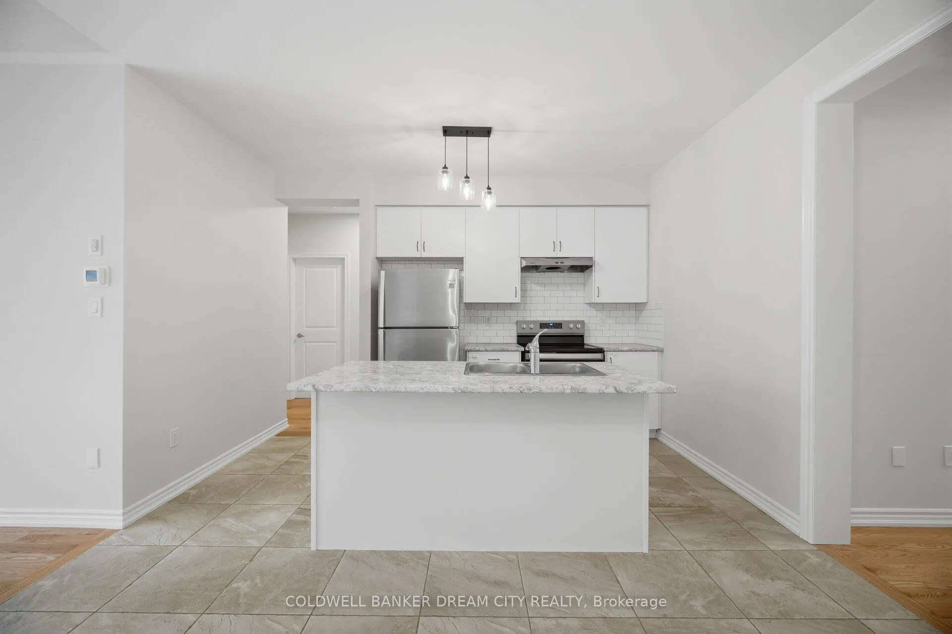 Photo 7 of 33 Bannister Road, Barrie, Rural Barrie Southeast — HOMEH