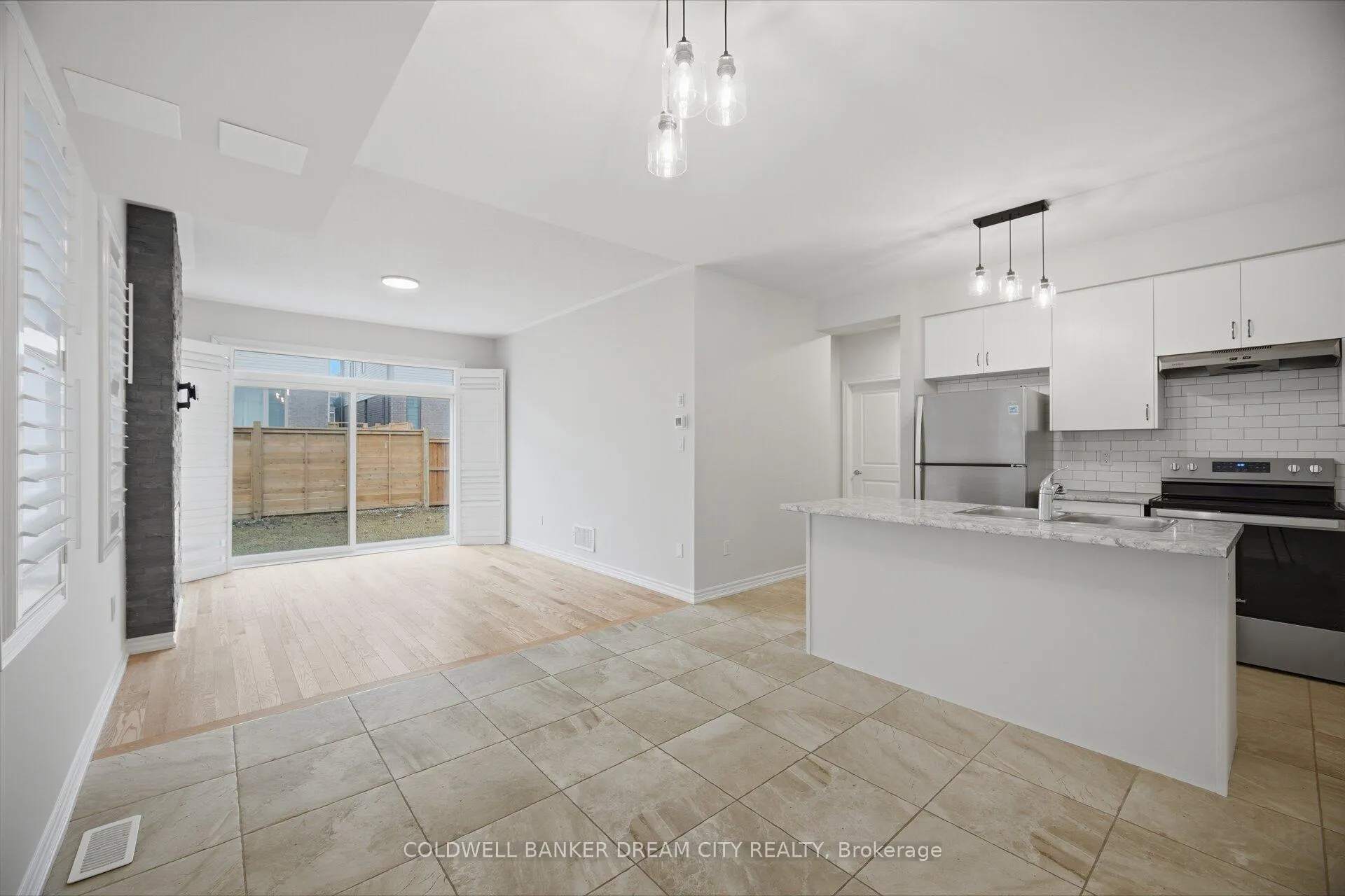 Photo 8 of 33 Bannister Road, Barrie, Rural Barrie Southeast — HOMEH