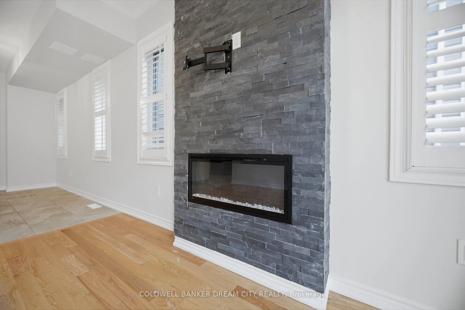 Photo 14 of 33 Bannister Road, Barrie, Rural Barrie Southeast — HOMEH