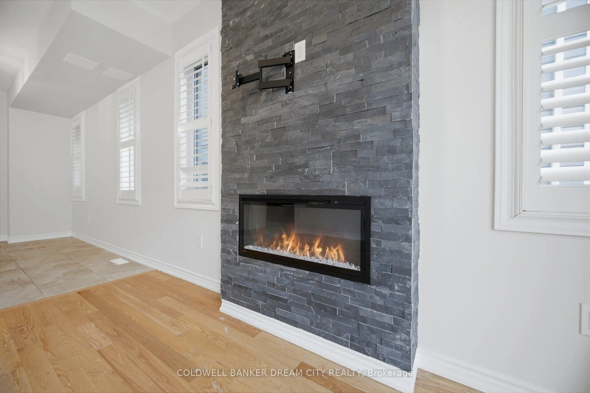 Photo 15 of 33 Bannister Road, Barrie, Rural Barrie Southeast — HOMEH