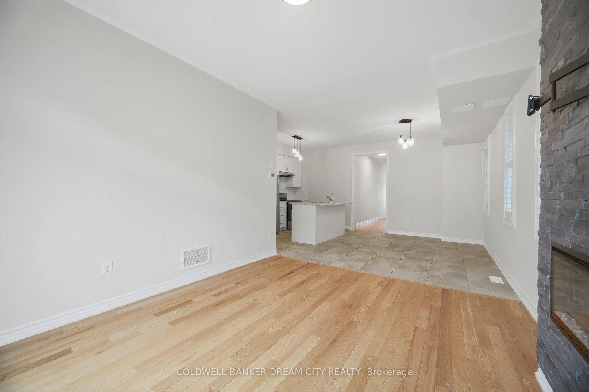 Photo 16 of 33 Bannister Road, Barrie, Rural Barrie Southeast — HOMEH