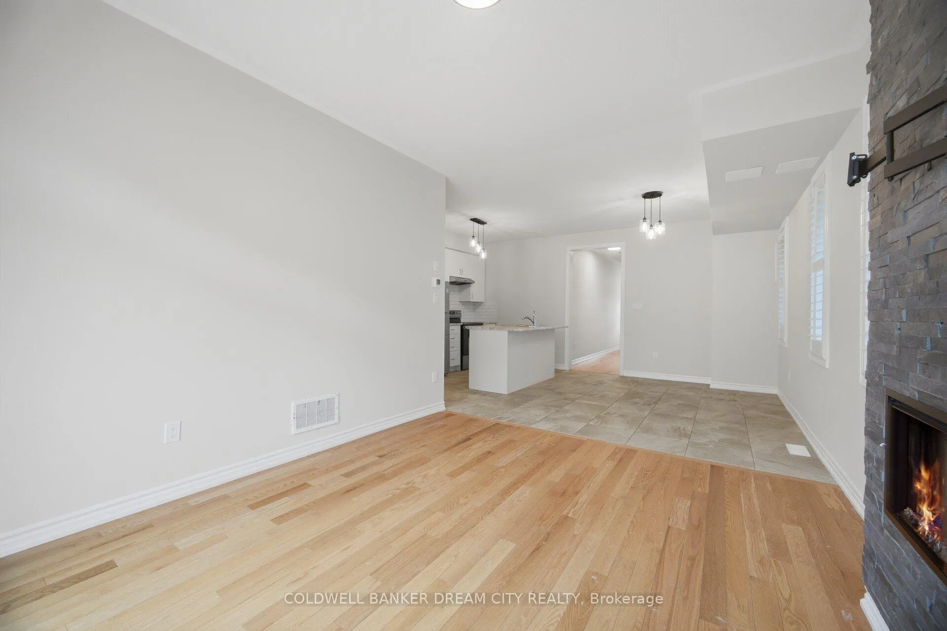 Photo 17 of 33 Bannister Road, Barrie, Rural Barrie Southeast — HOMEH