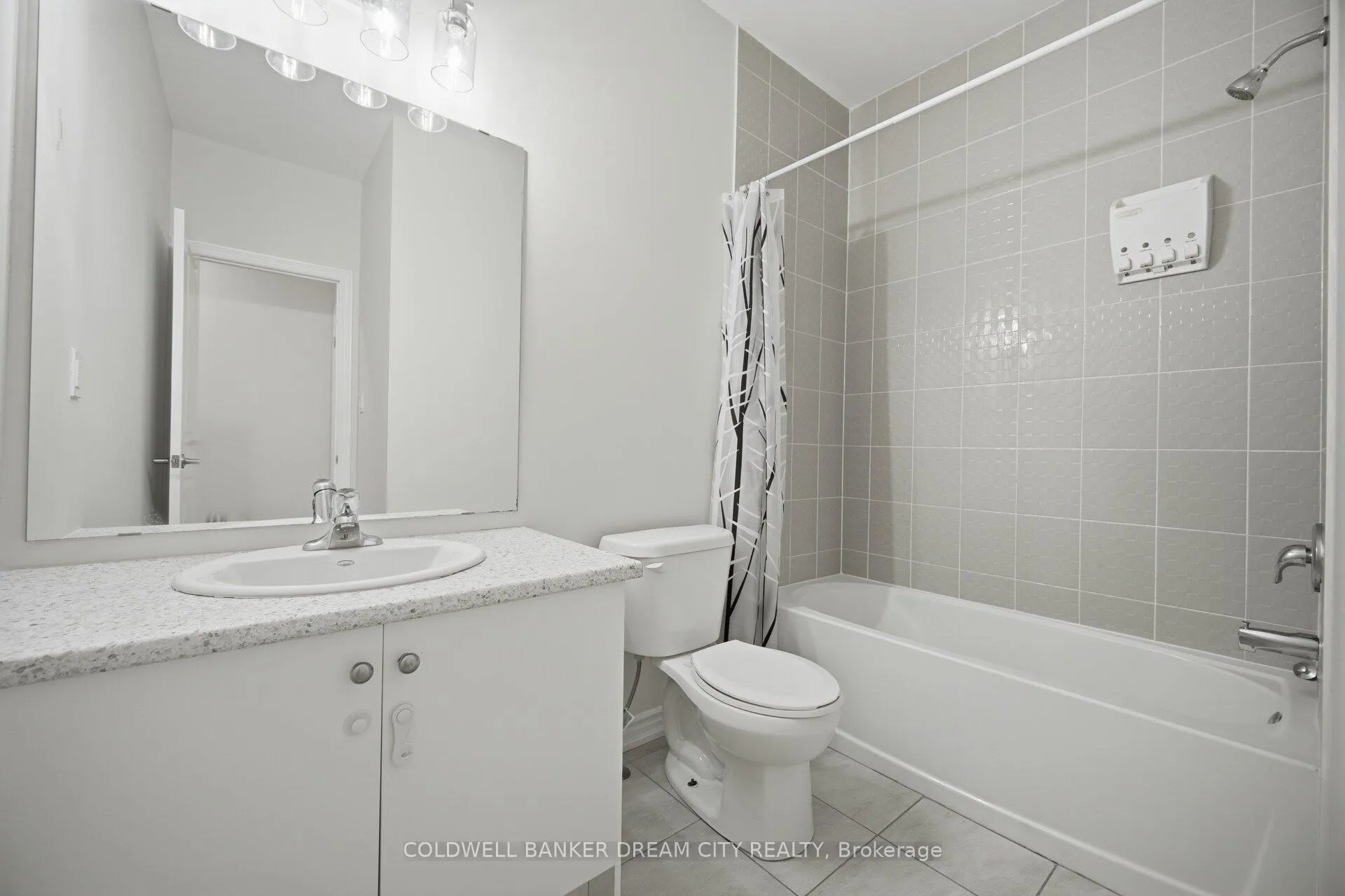 Photo 24 of 33 Bannister Road, Barrie, Rural Barrie Southeast — HOMEH