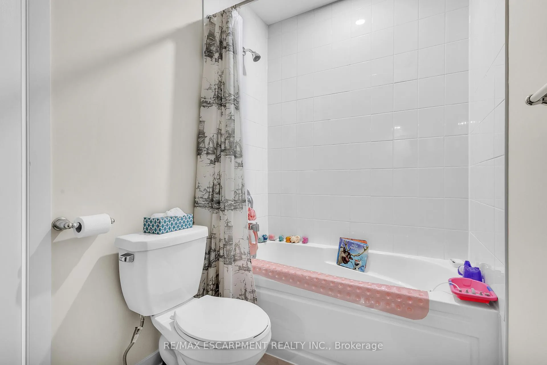Photo 23 of 12 Blackberry Lane, Thorold, Hurricane/Merrittville — HOMEH