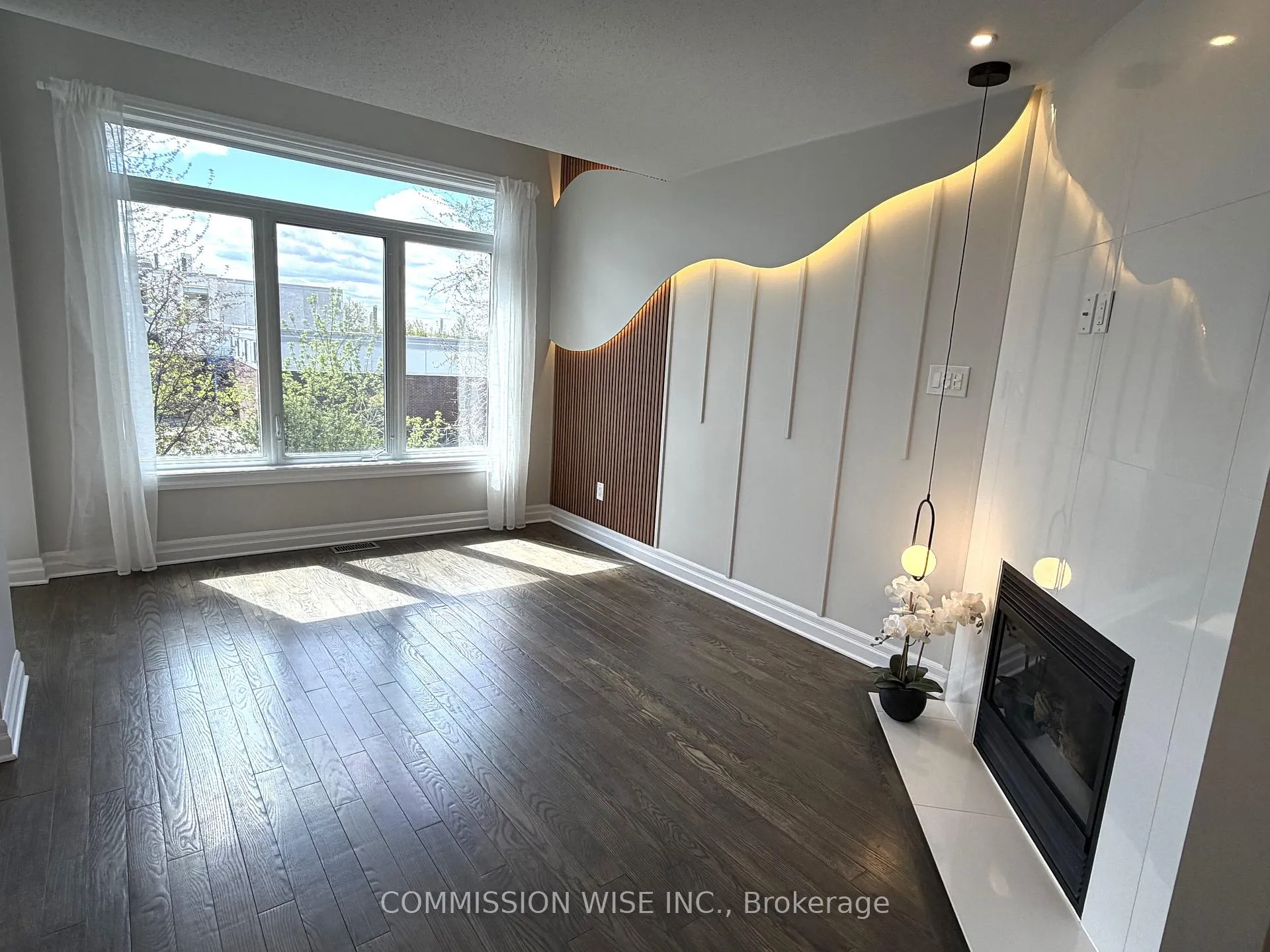 Photo 6 of 82 Carwood Circle, Ottawa, Carson Meadows — HOMEH