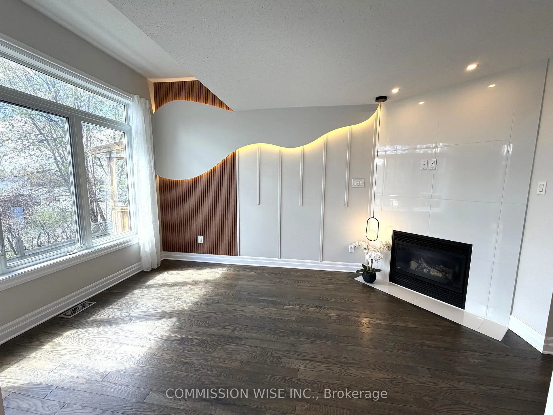Photo 8 of 82 Carwood Circle, Ottawa, Carson Meadows — HOMEH