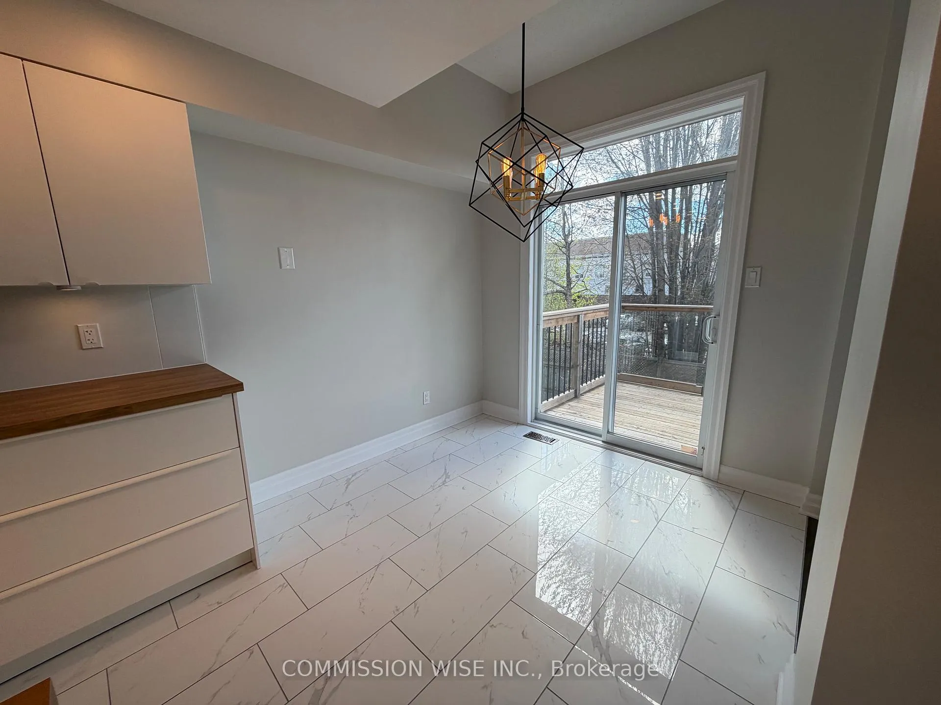 Photo 9 of 82 Carwood Circle, Ottawa, Carson Meadows — HOMEH