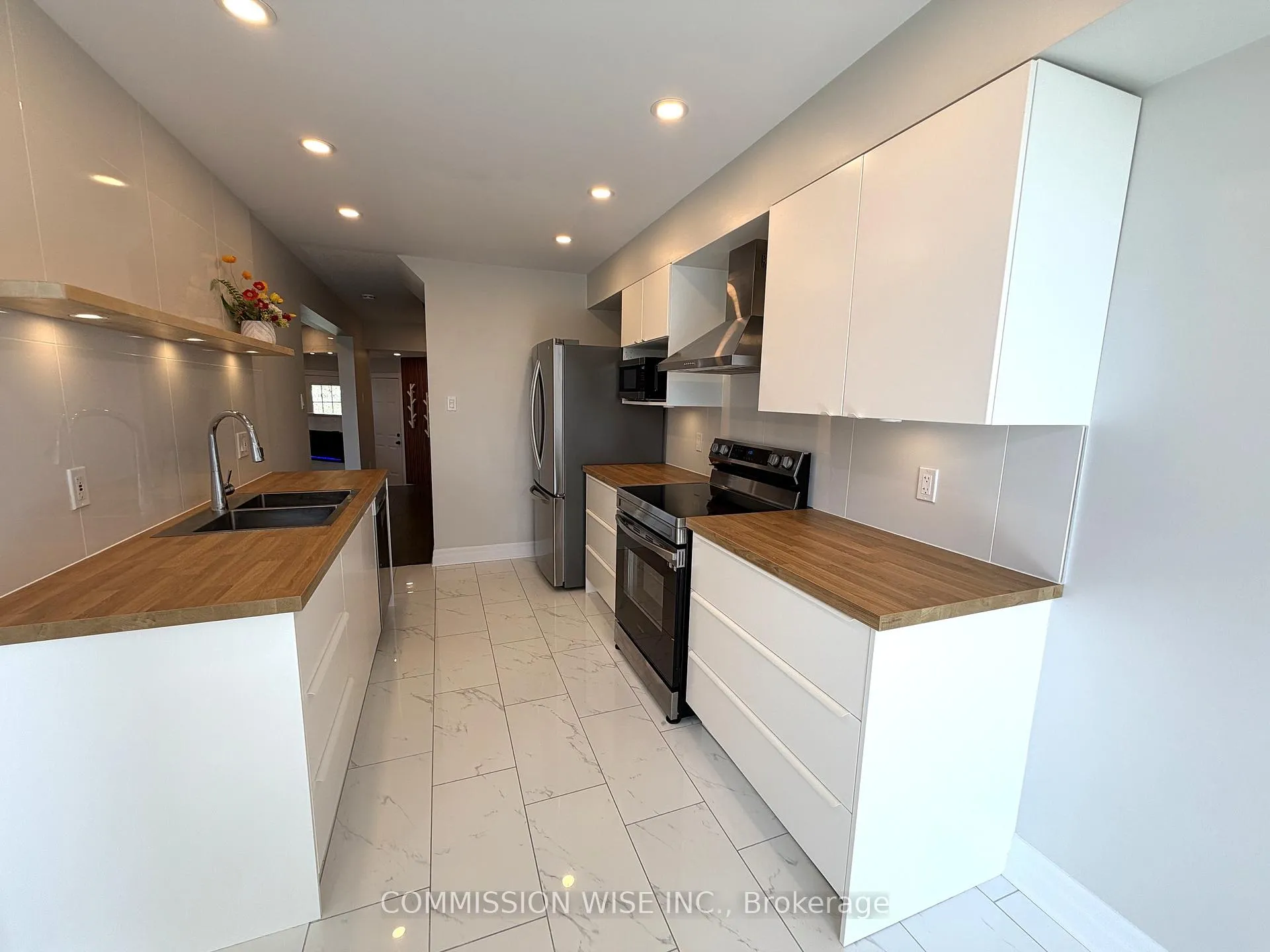 Photo 11 of 82 Carwood Circle, Ottawa, Carson Meadows — HOMEH
