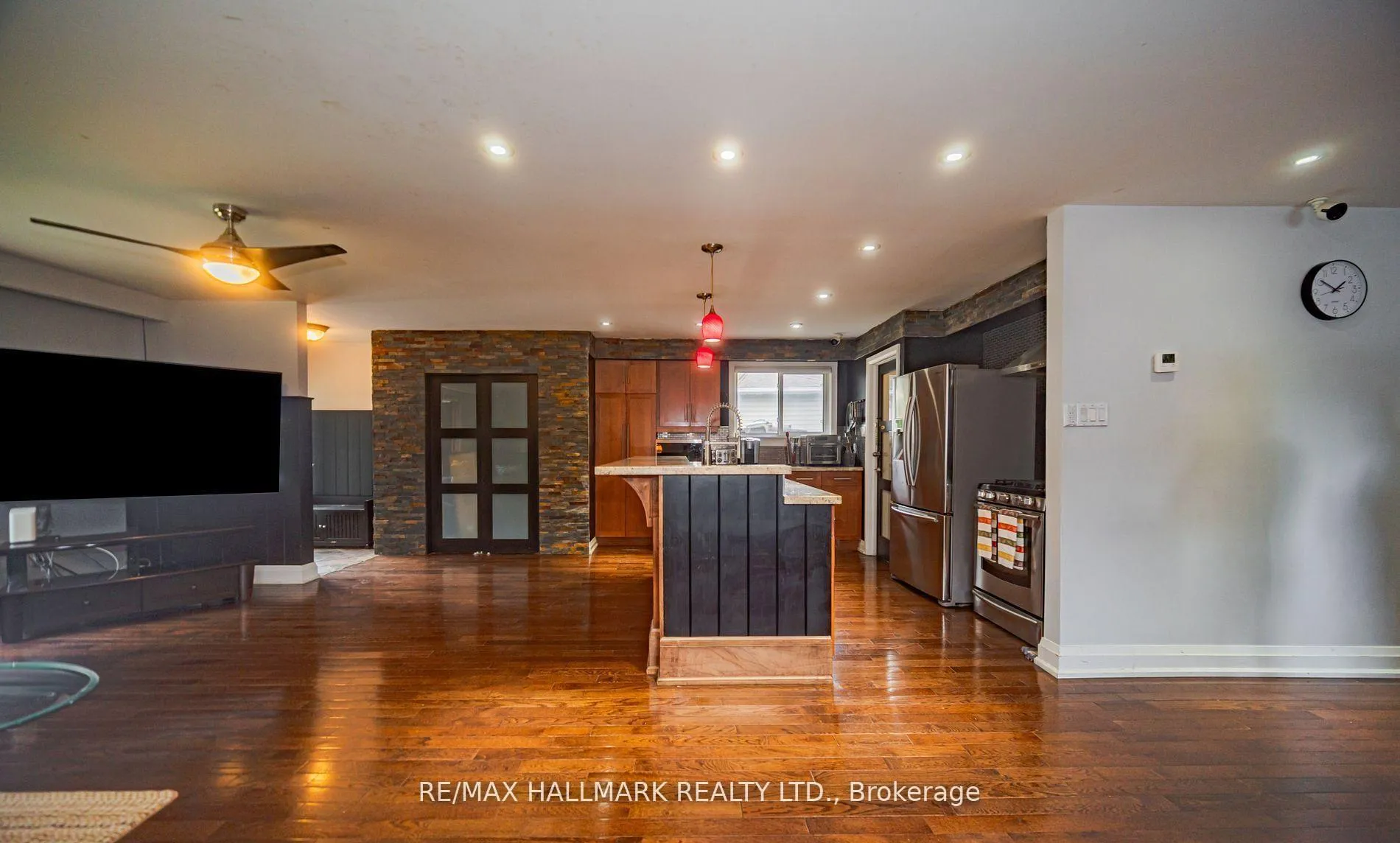 Photo 11 of 4 Devins Drive, Aurora, Aurora Heights — HOMEH