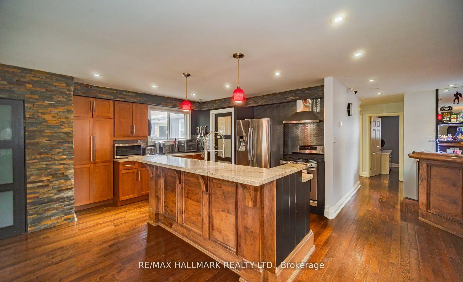 Photo 17 of 4 Devins Drive, Aurora, Aurora Heights — HOMEH