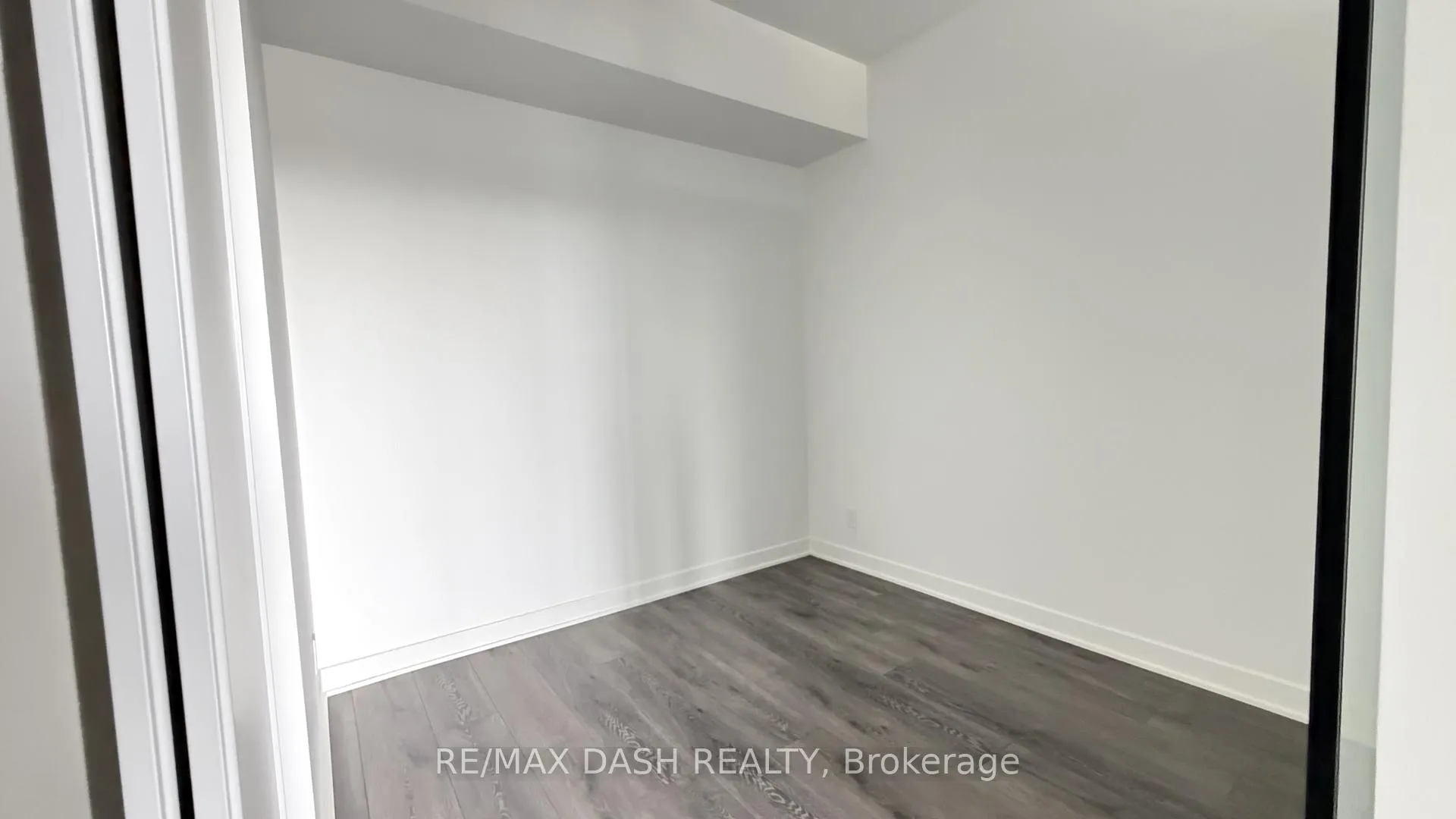 Photo 13 of Unit 811, 6 Flavelle Trail, Vaughan, Steeles West Industrial — HOMEH