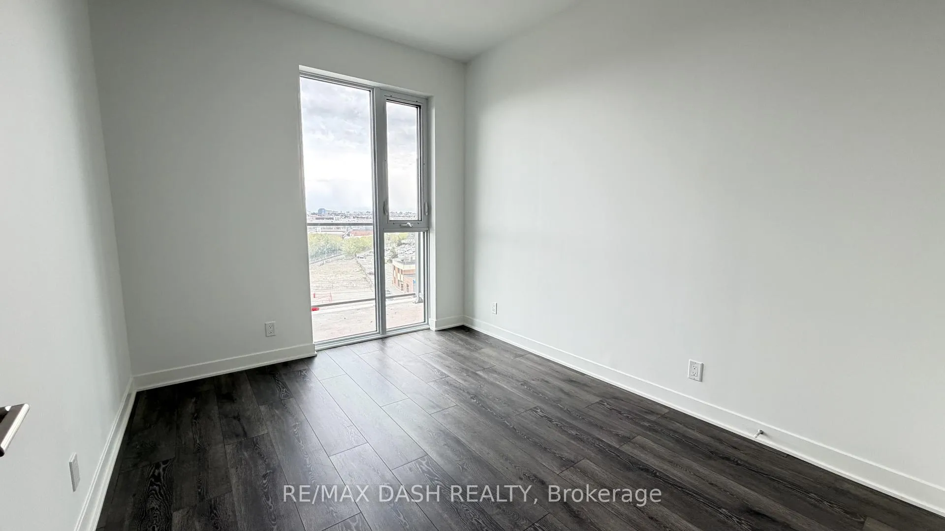 Photo 14 of Unit 811, 6 Flavelle Trail, Vaughan, Steeles West Industrial — HOMEH