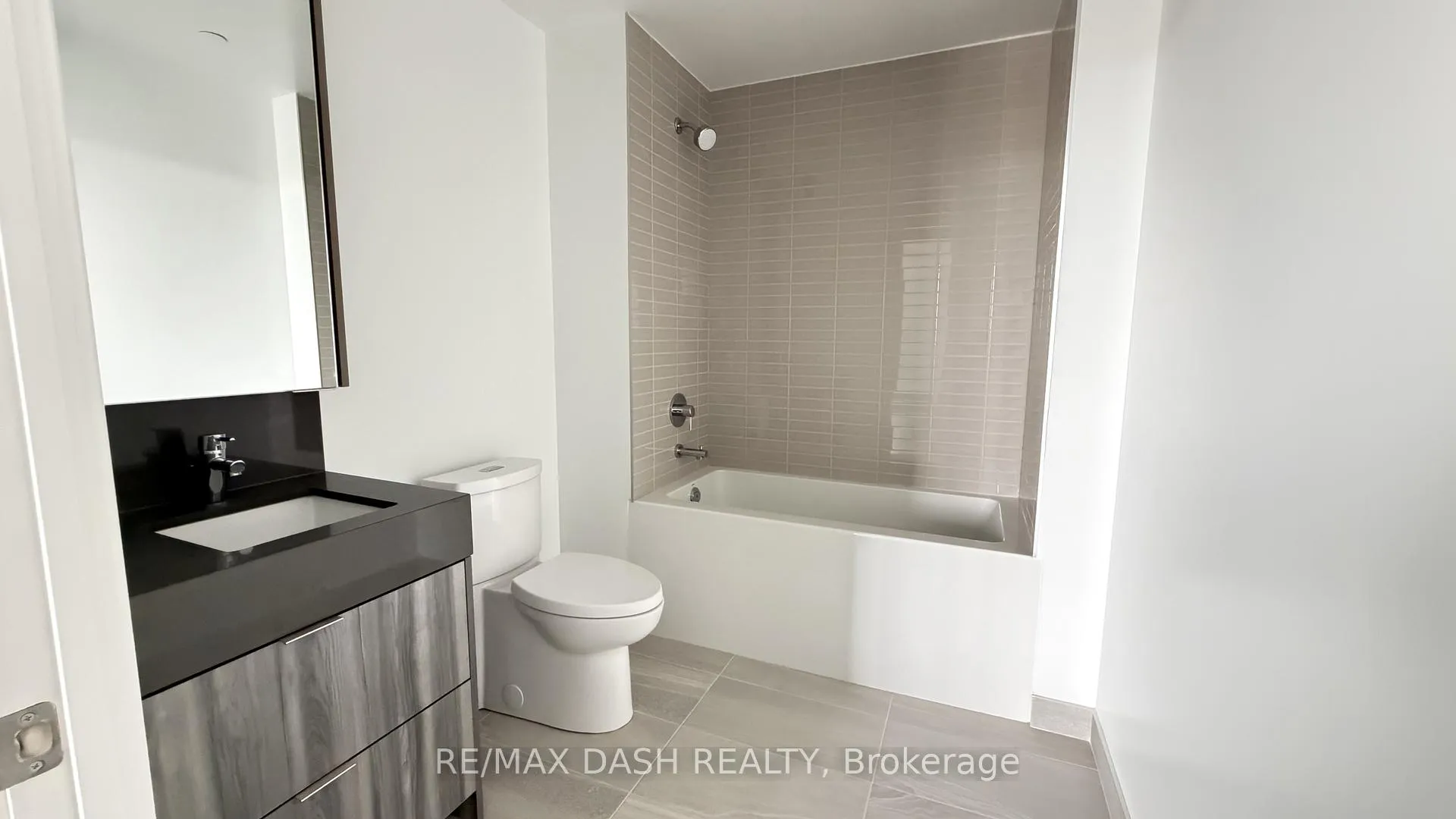Photo 17 of Unit 811, 6 Flavelle Trail, Vaughan, Steeles West Industrial — HOMEH