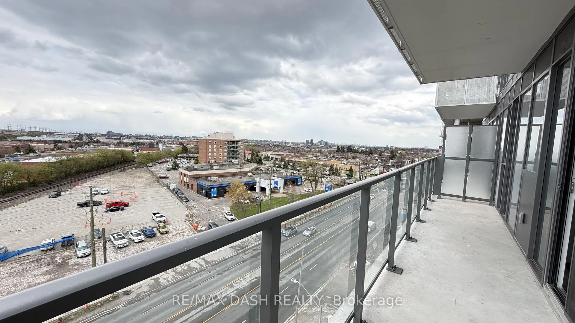 Photo 18 of Unit 811, 6 Flavelle Trail, Vaughan, Steeles West Industrial — HOMEH