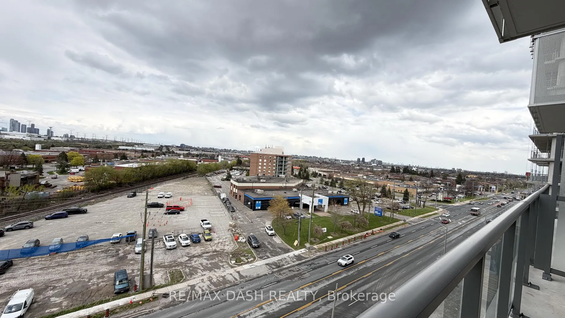 Photo 19 of Unit 811, 6 Flavelle Trail, Vaughan, Steeles West Industrial — HOMEH