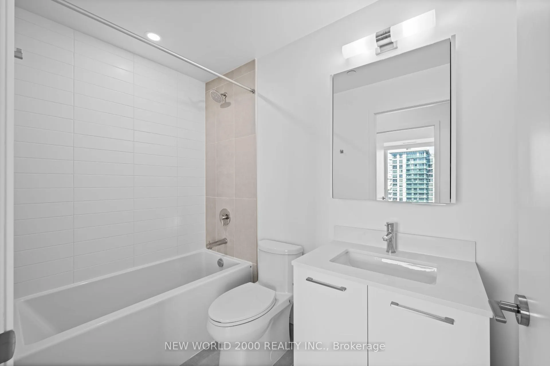 Photo 9 of Unit 1712, 101 Roehampton Avenue, Toronto, Mount Pleasant West — HOMEH