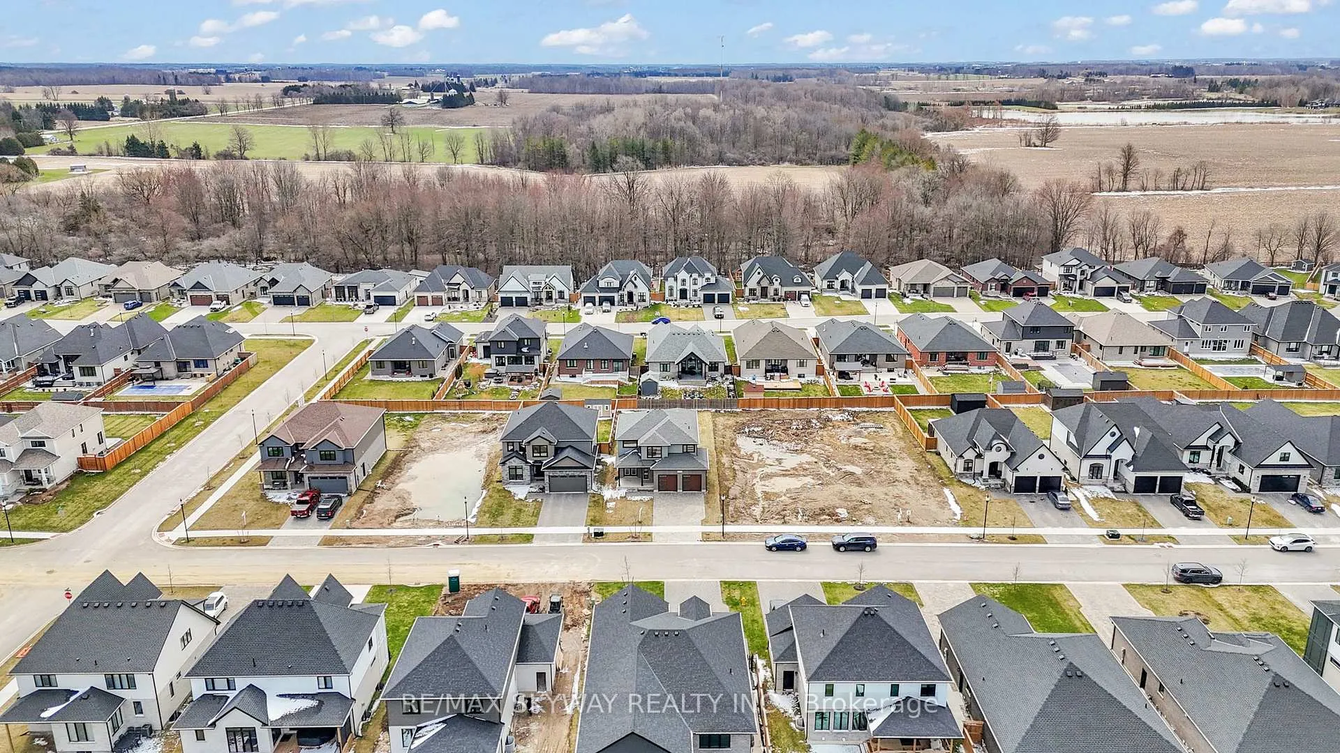 Photo 6 of 176 Foxborough Place, Thames Centre, Thorndale — HOMEH