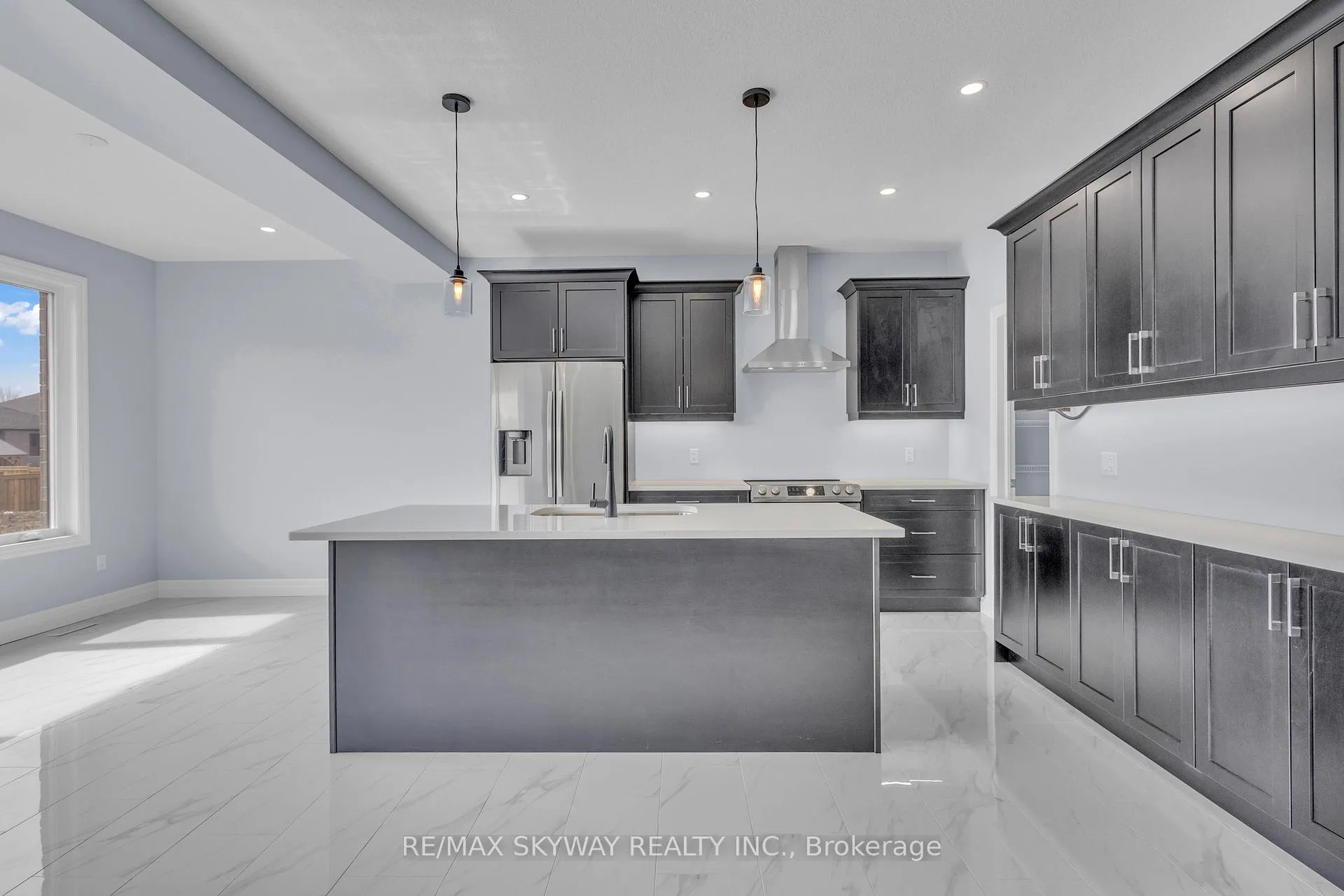 Photo 11 of 176 Foxborough Place, Thames Centre, Thorndale — HOMEH